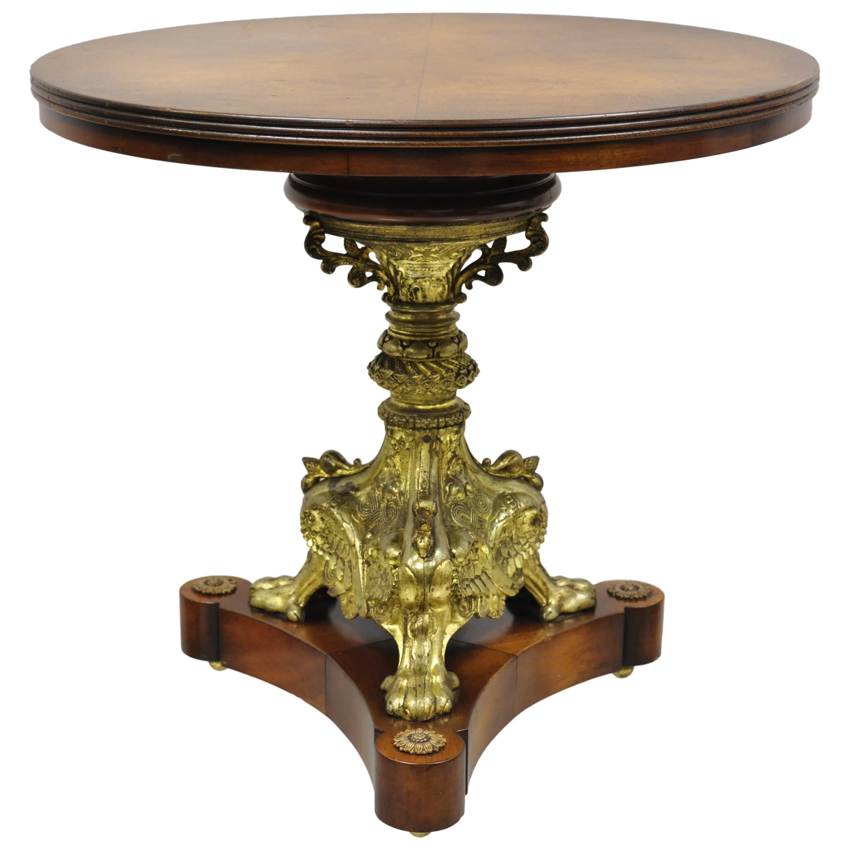 Ancienne table d'appoint française de style Empire en bronze, avec cygnes figuratifs et pieds en pattes, base sur piédestal en vente