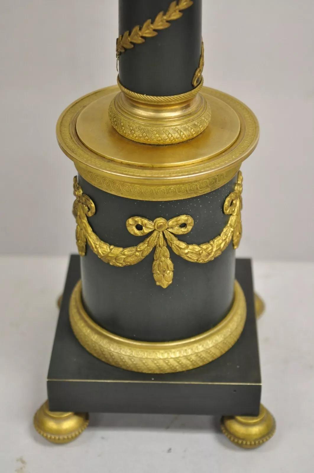 20ième siècle Ancienne lampe de bureau Bouillotte de style Empire français en bronze vert colonne de bougeoirs en vente
