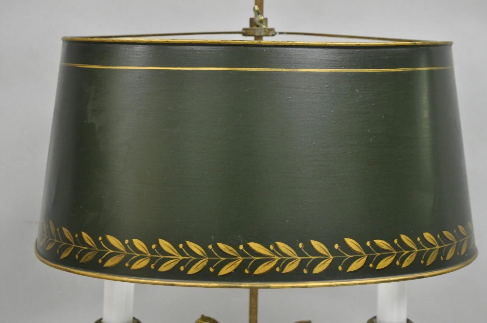 Antique French Empire Bronce Cisnes Verde Tole Pantalla Metal Lámpara de Mesa Bouillotte en Bueno estado para la venta en Philadelphia, PA