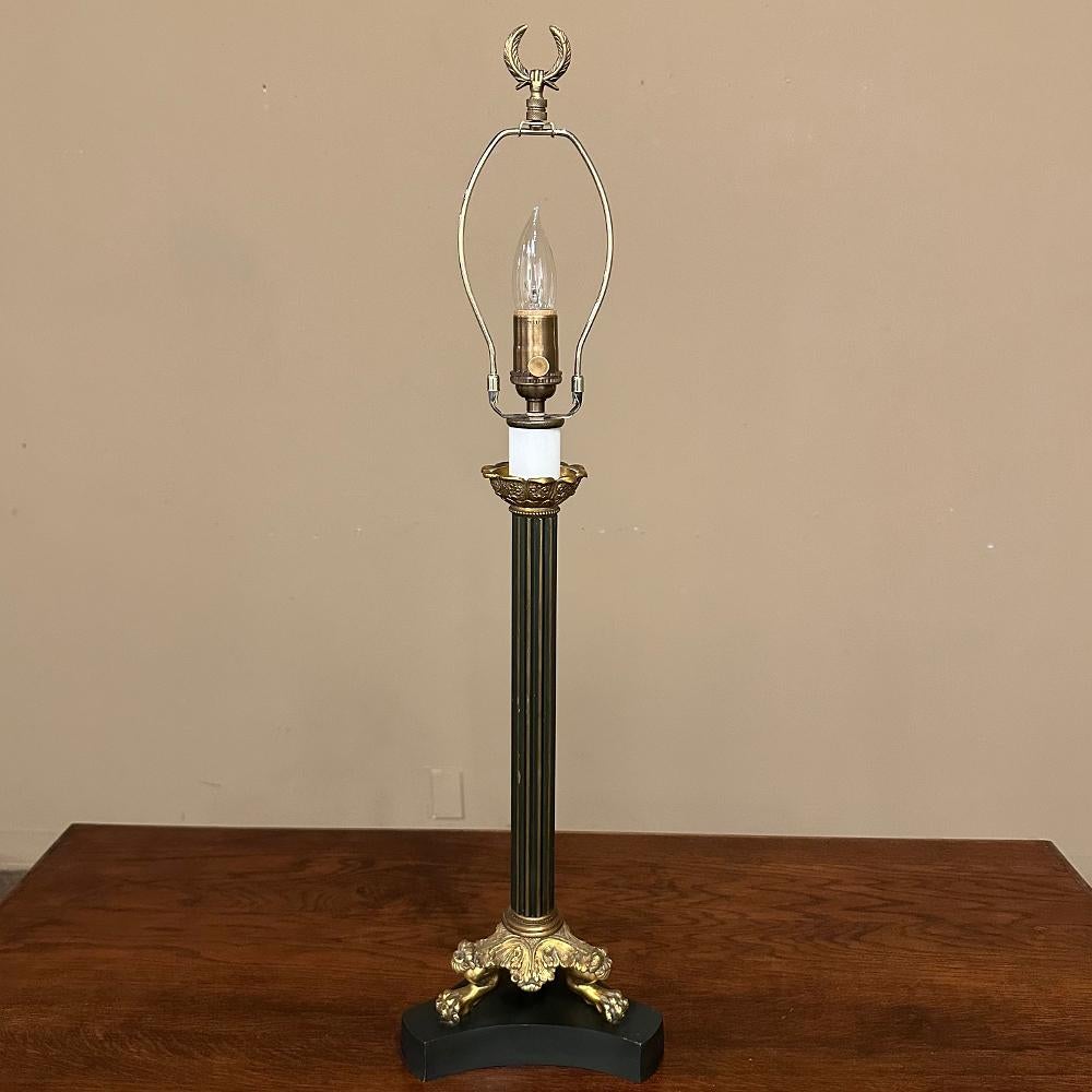 Antike französische Empire-Tischlampe aus Bronze mit Seidenschirm, Empire-Stil im Angebot 1