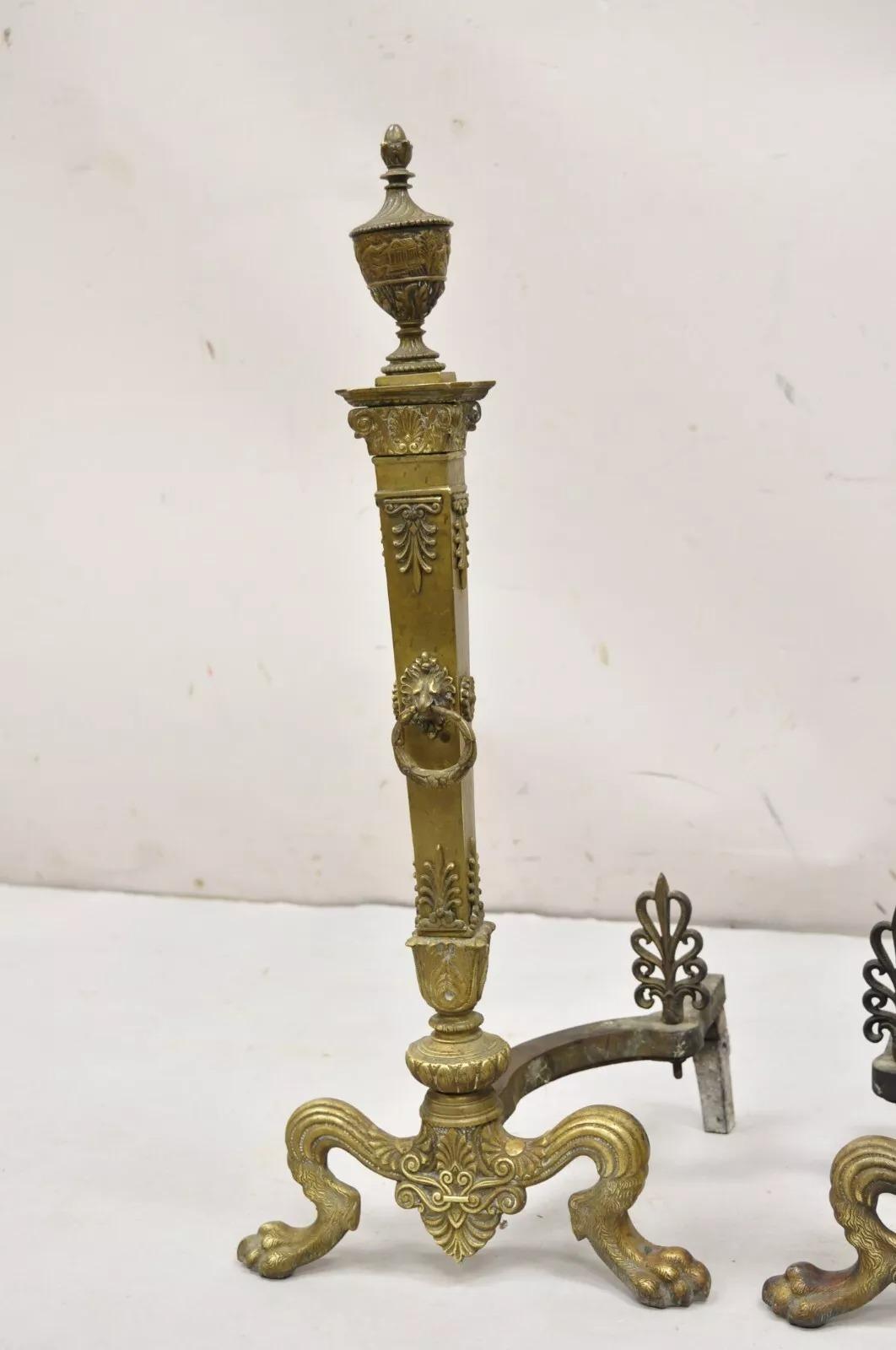 Antike französische Empire-Kamin-Feuerböcke aus Bronze mit Urnenaufsatz und Pfotenfüßen, Paar im Angebot 1