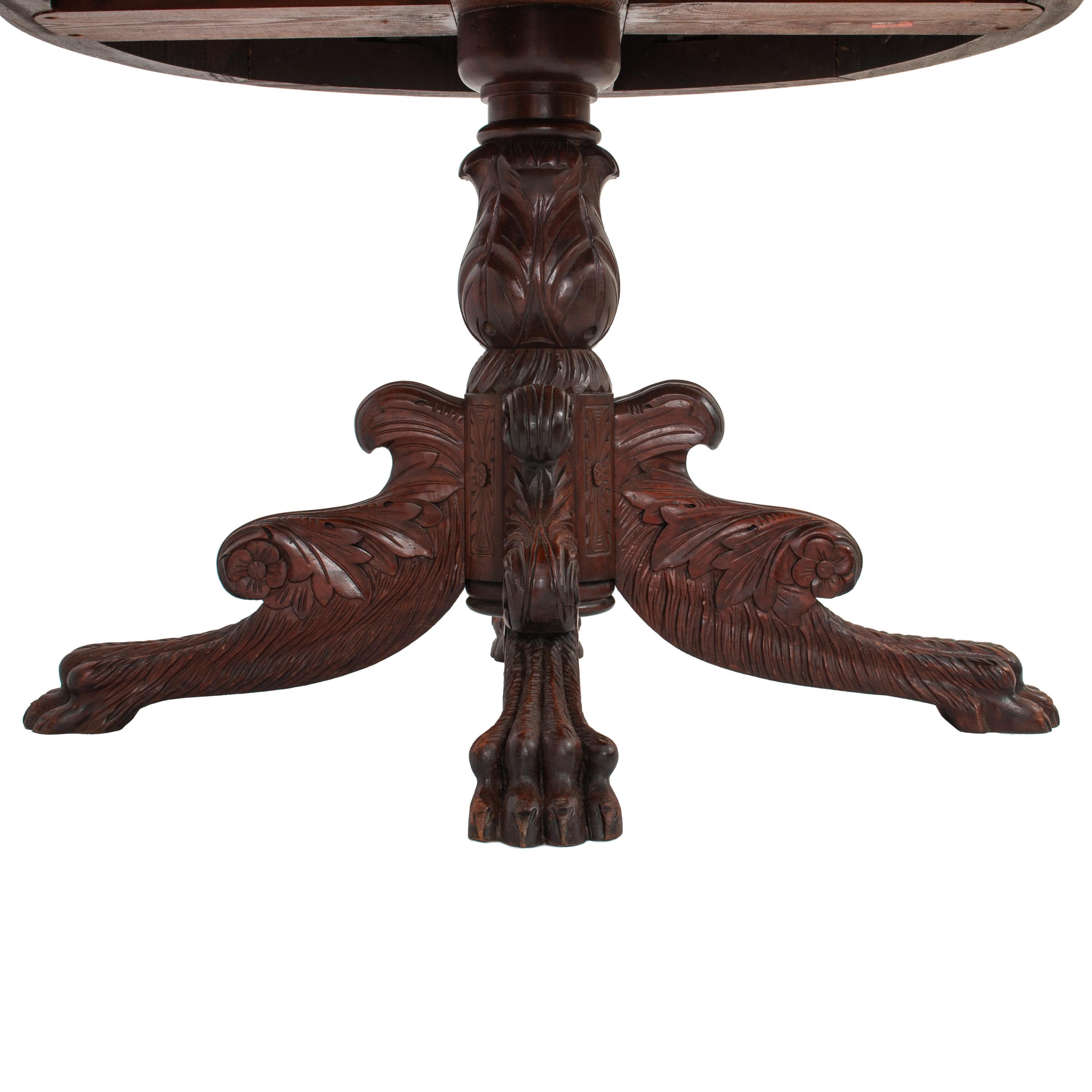 Français Antiquité - Table centrale ronde à piédestal en noyer sculpté Empire français 1850