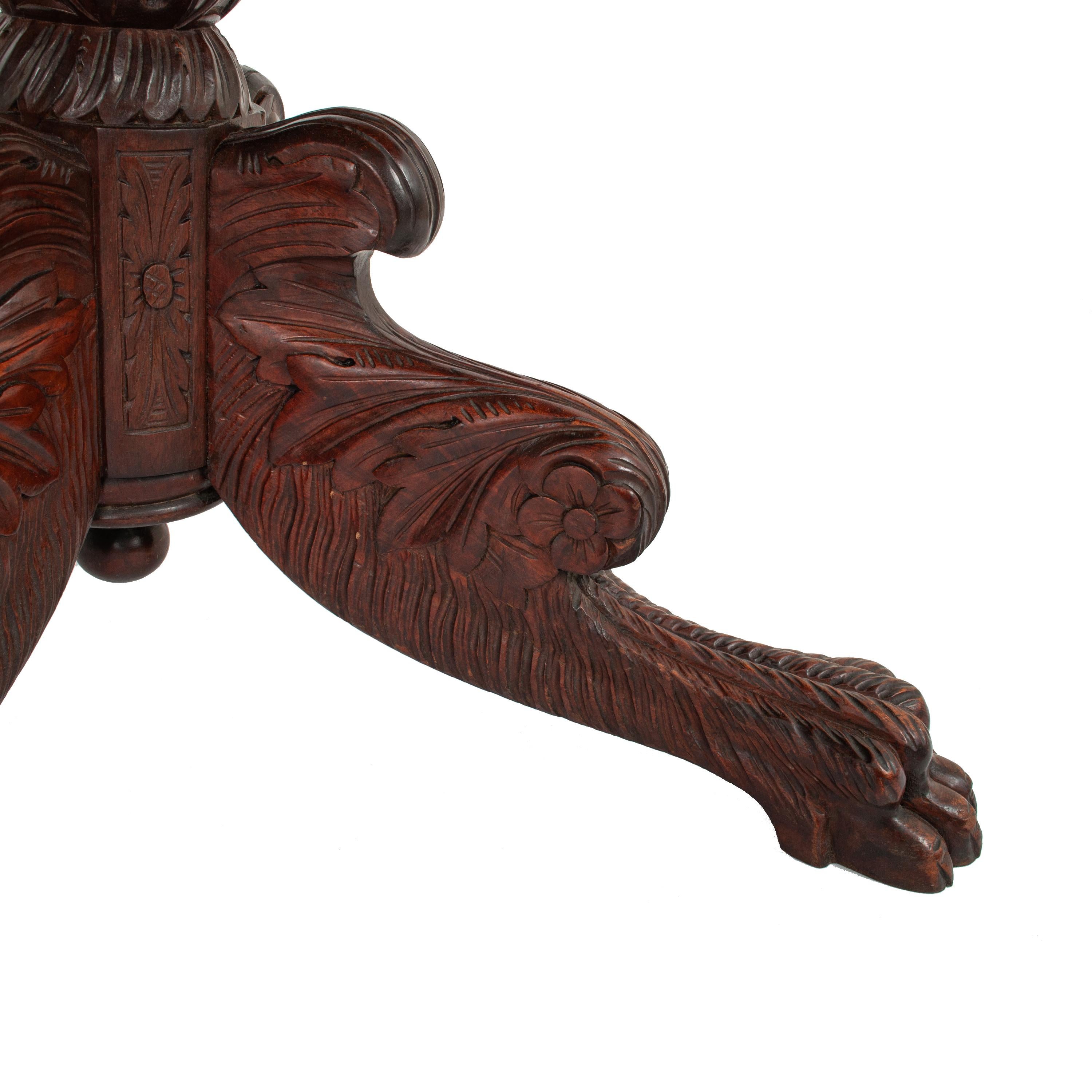 Sculpté Antiquité - Table centrale ronde à piédestal en noyer sculpté Empire français 1850