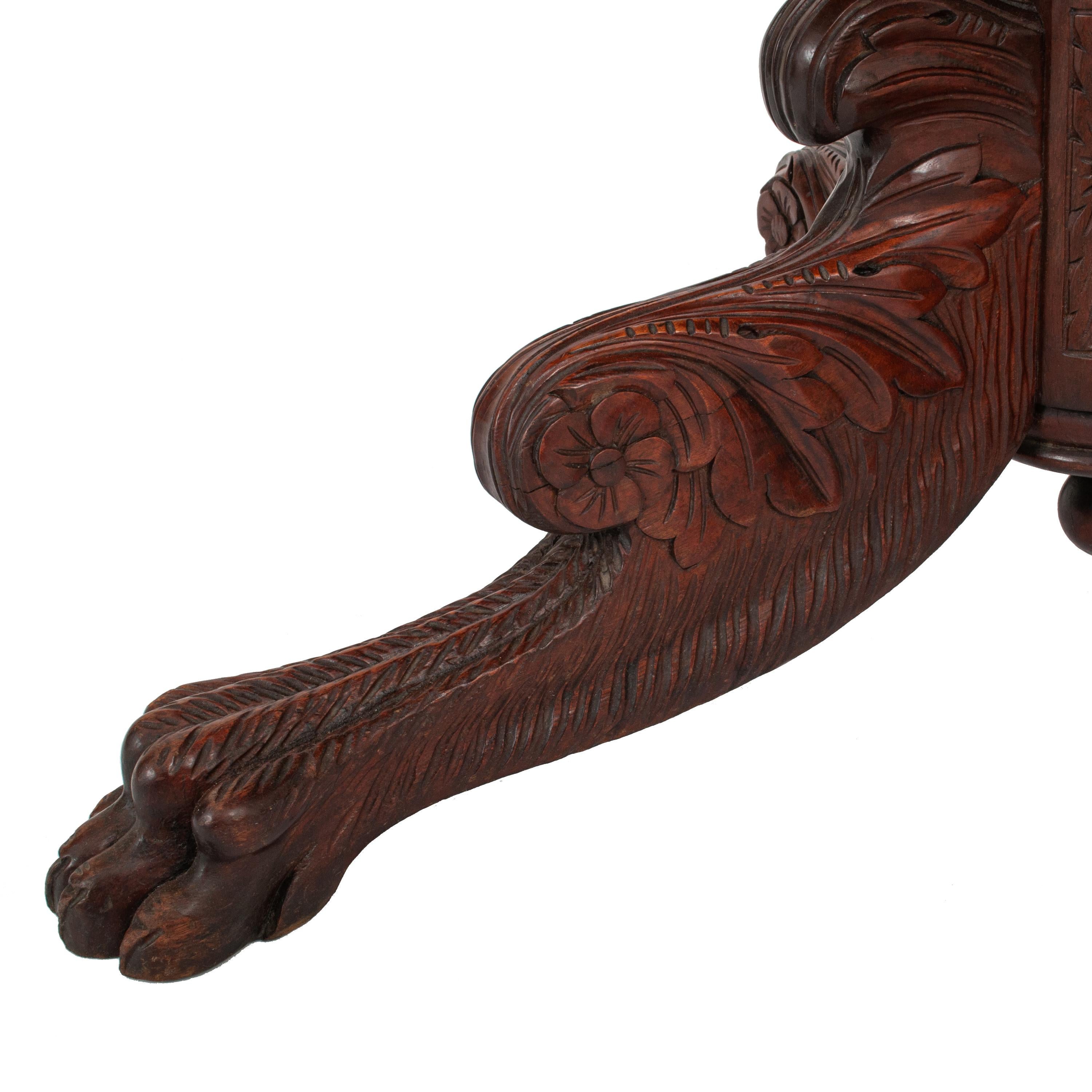 Antiquité - Table centrale ronde à piédestal en noyer sculpté Empire français 1850 Bon état à Portland, OR