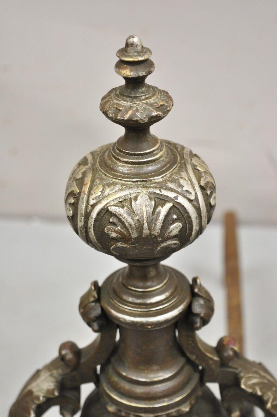 Antiguos Andirones Imperio Francés de Hierro Fundido y Bronce Plateado - un Par en venta 4