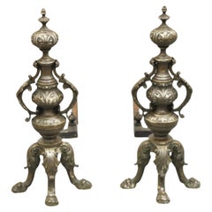 Paire de chenets en fonte et bronze argenté de l'Antiquité de l'Empire français.
