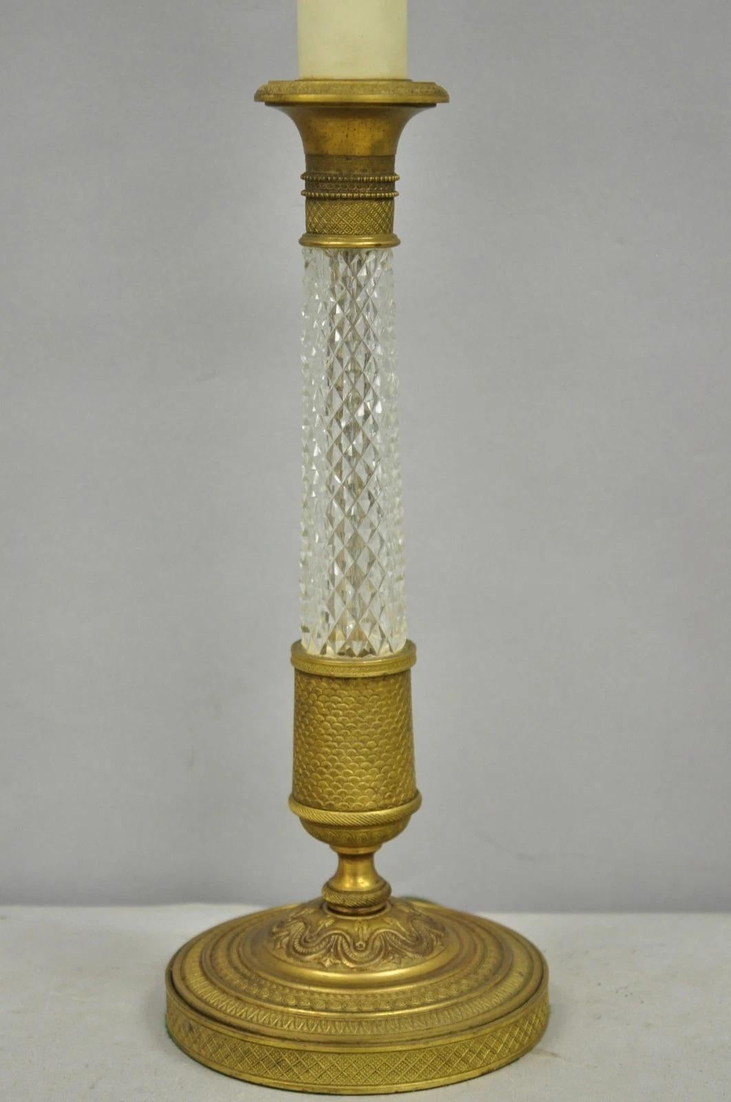 Antique French Empire vergoldete Bronze Kristallsäule kleiner Kerzenständer Tischlampe (Unbekannt) im Angebot