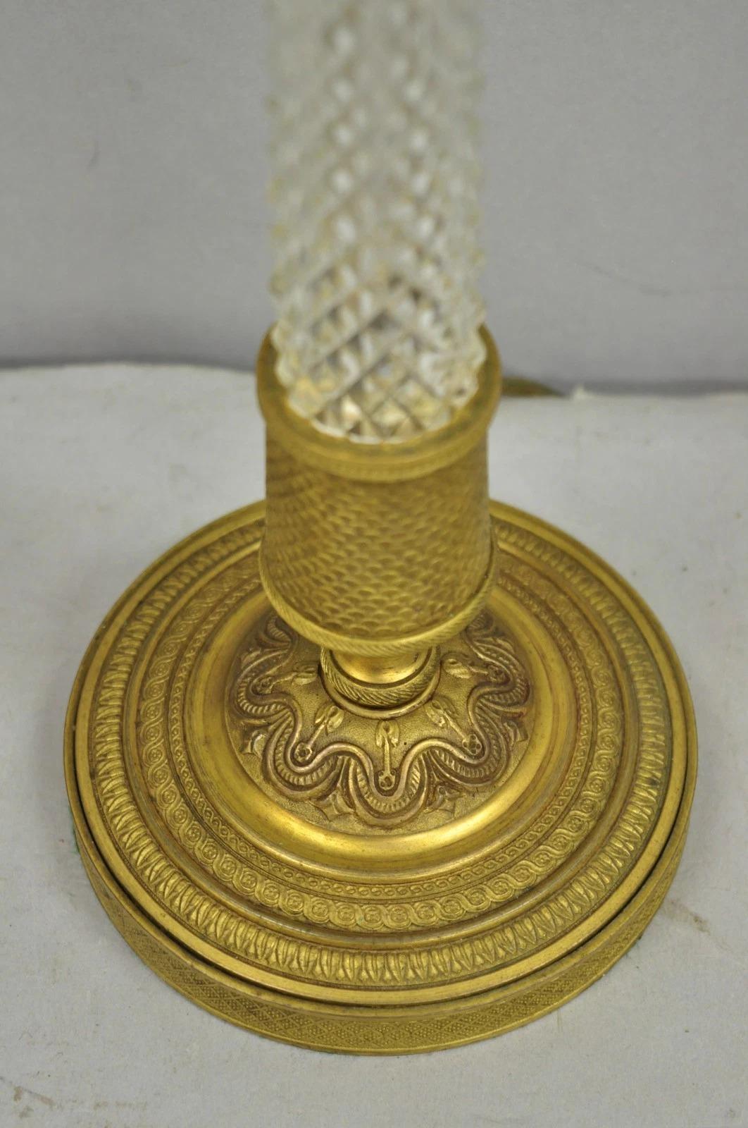 Antique French Empire vergoldete Bronze Kristallsäule kleiner Kerzenständer Tischlampe (20. Jahrhundert) im Angebot