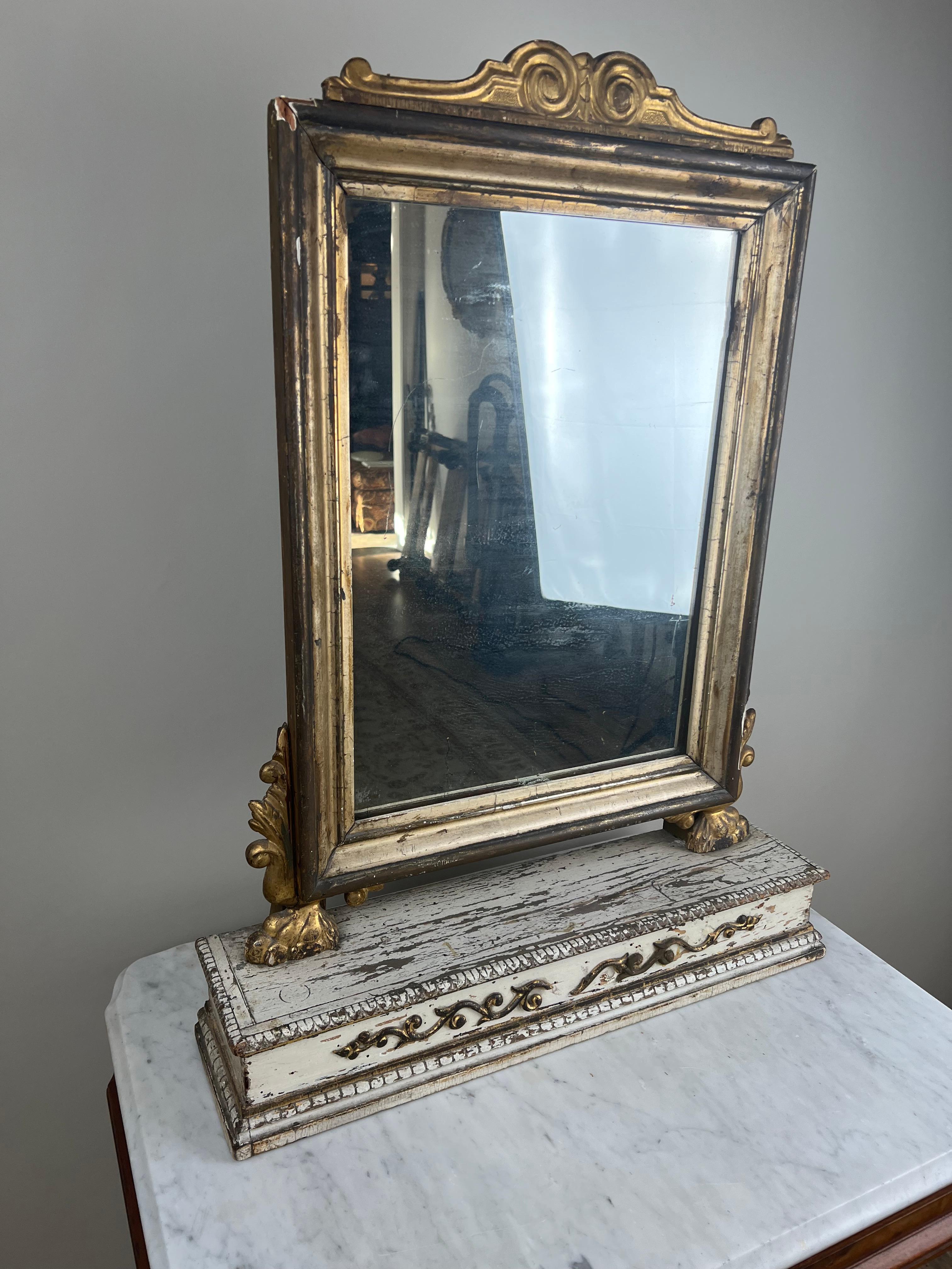 Antiguo espejo de tocador o de mesa de madera dorada del Imperio francés c. Mediados del siglo XIX en venta 6