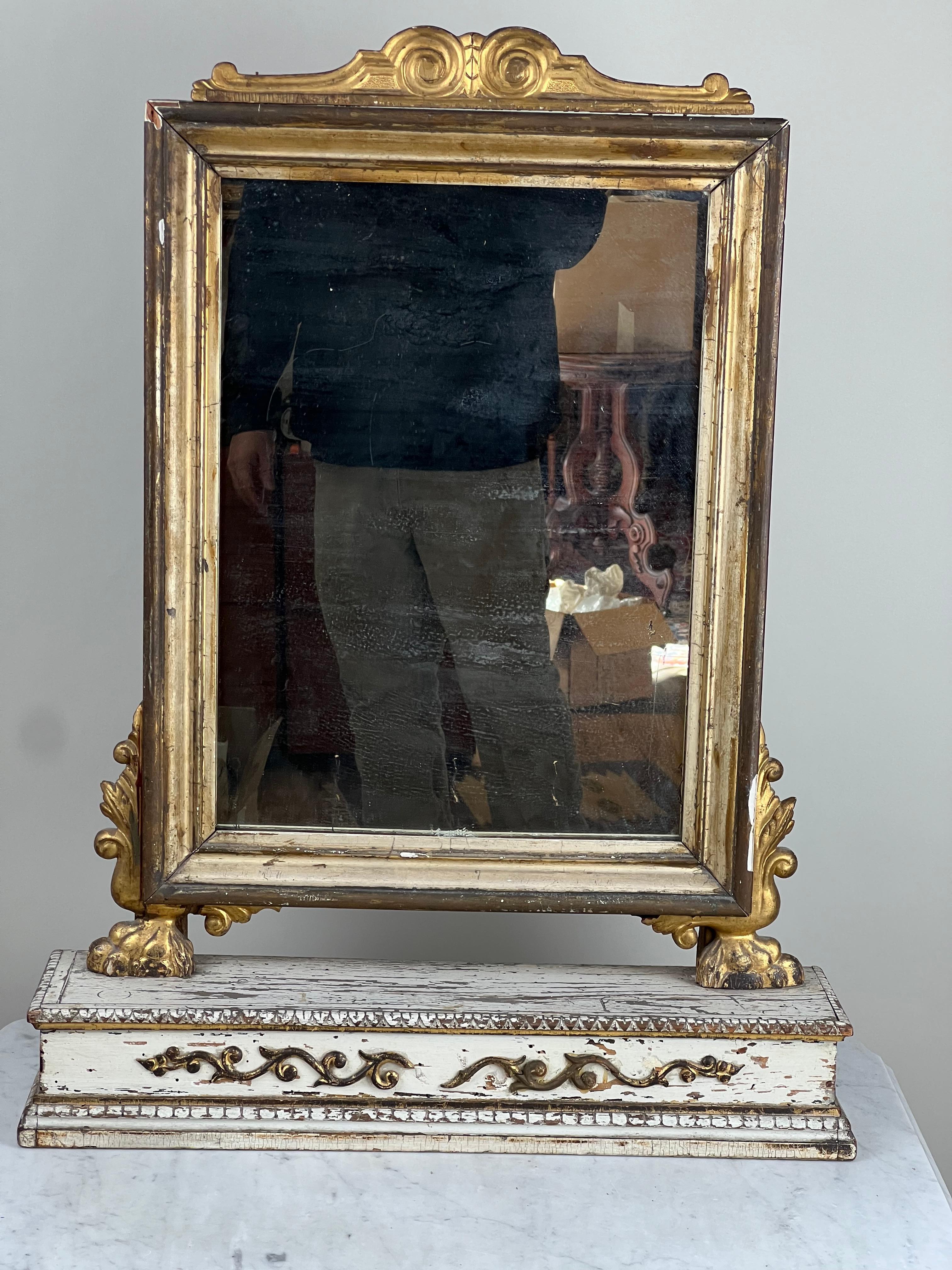 Antiguo espejo de tocador o de mesa de madera dorada del Imperio francés c. Mediados del siglo XIX en venta 7