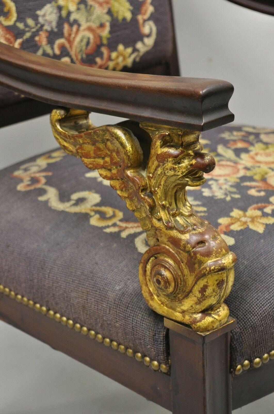 Antiker französischer Empire-Parlor-Sessel aus vergoldetem Holz mit geflügelten Griffen und Intarsien im Angebot 5