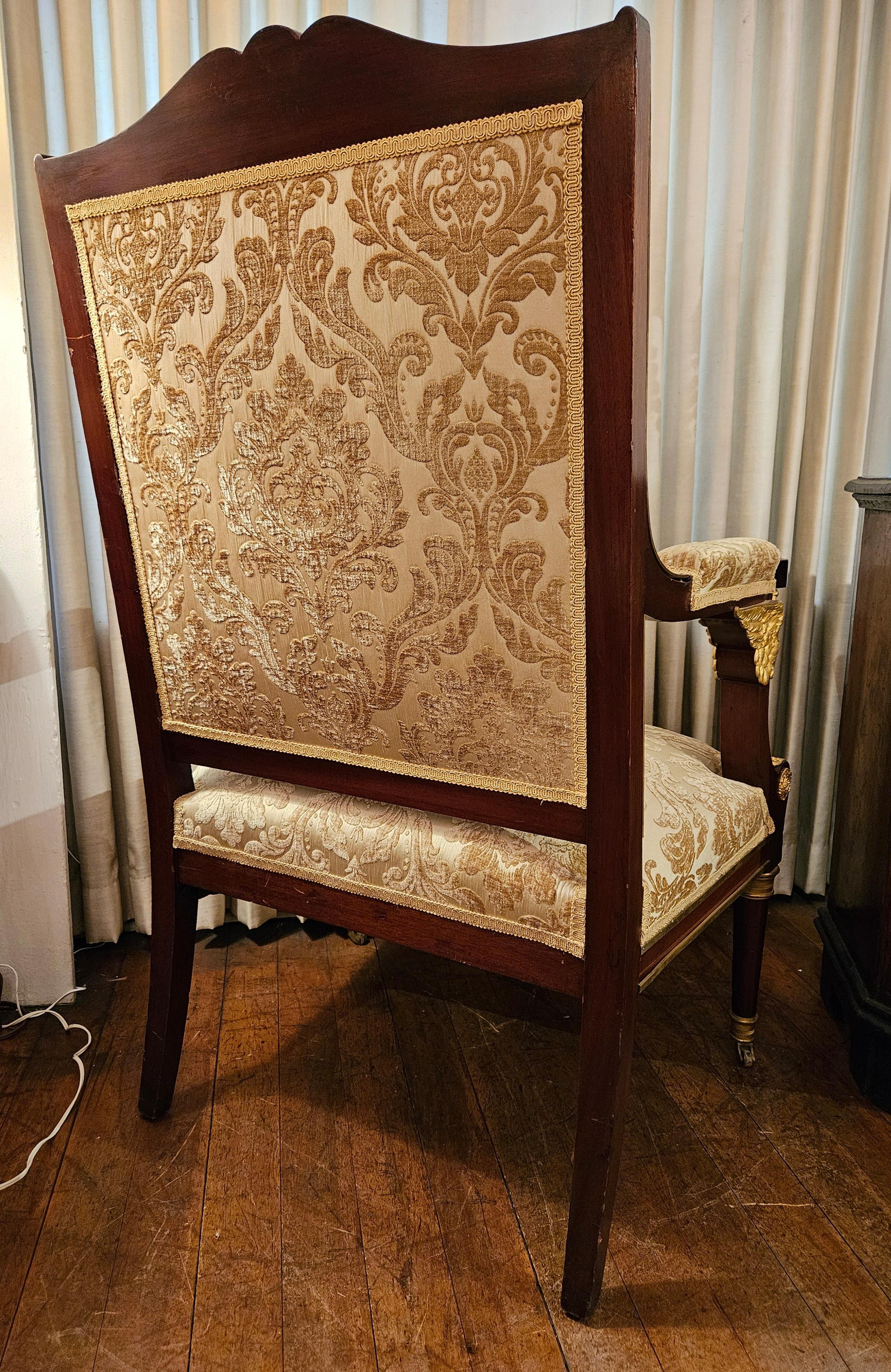 Fauteuil Empire français ancien en acajou monté sur bronze doré, Circa 1880-1890. Bon état - En vente à New Orleans, LA