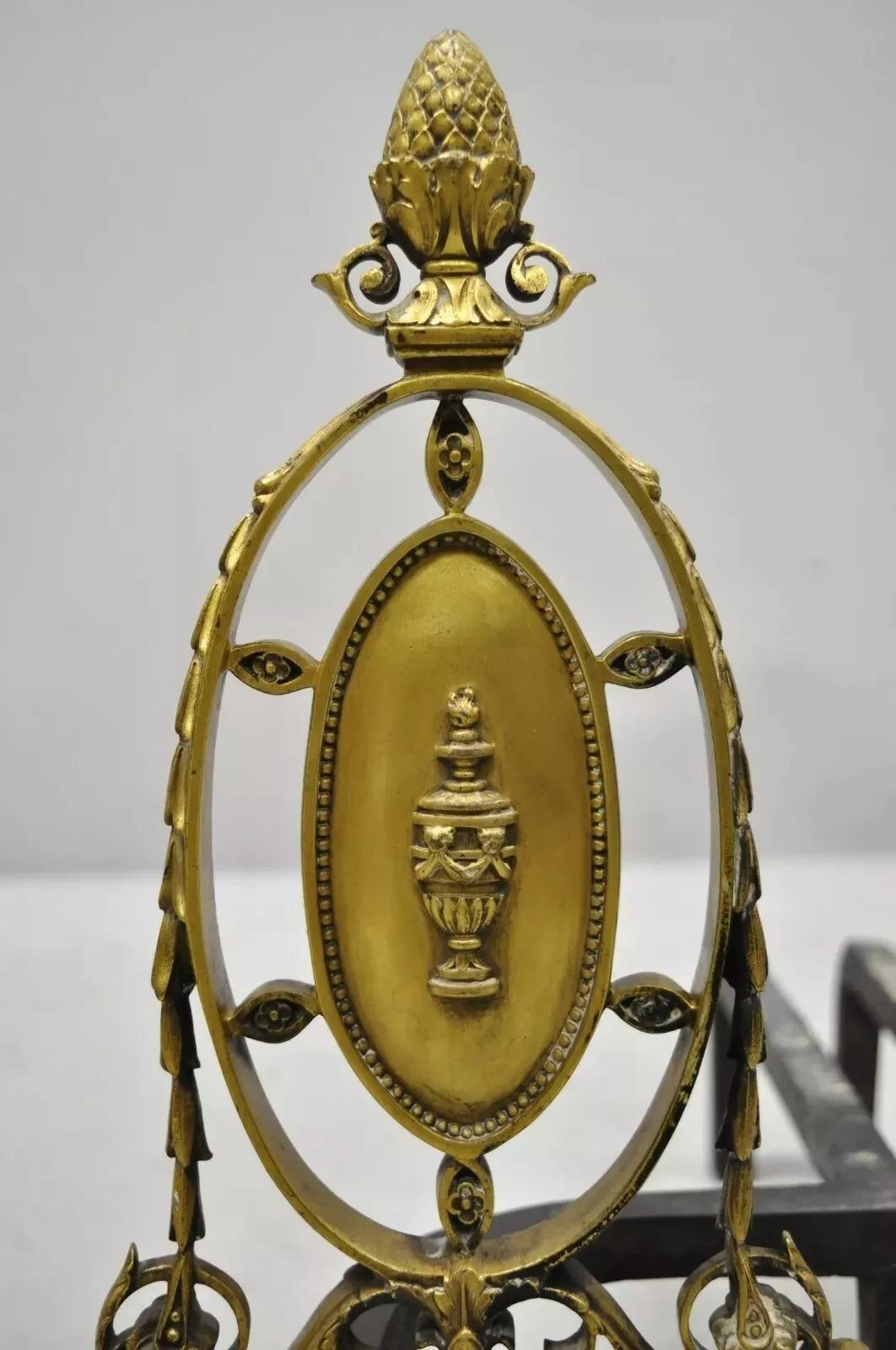 Antike französische Empire-Kamin-Feuerböcke aus Bronze mit Eichel im Louis-XVI.-Stil, Paar (Louis XVI.) im Angebot