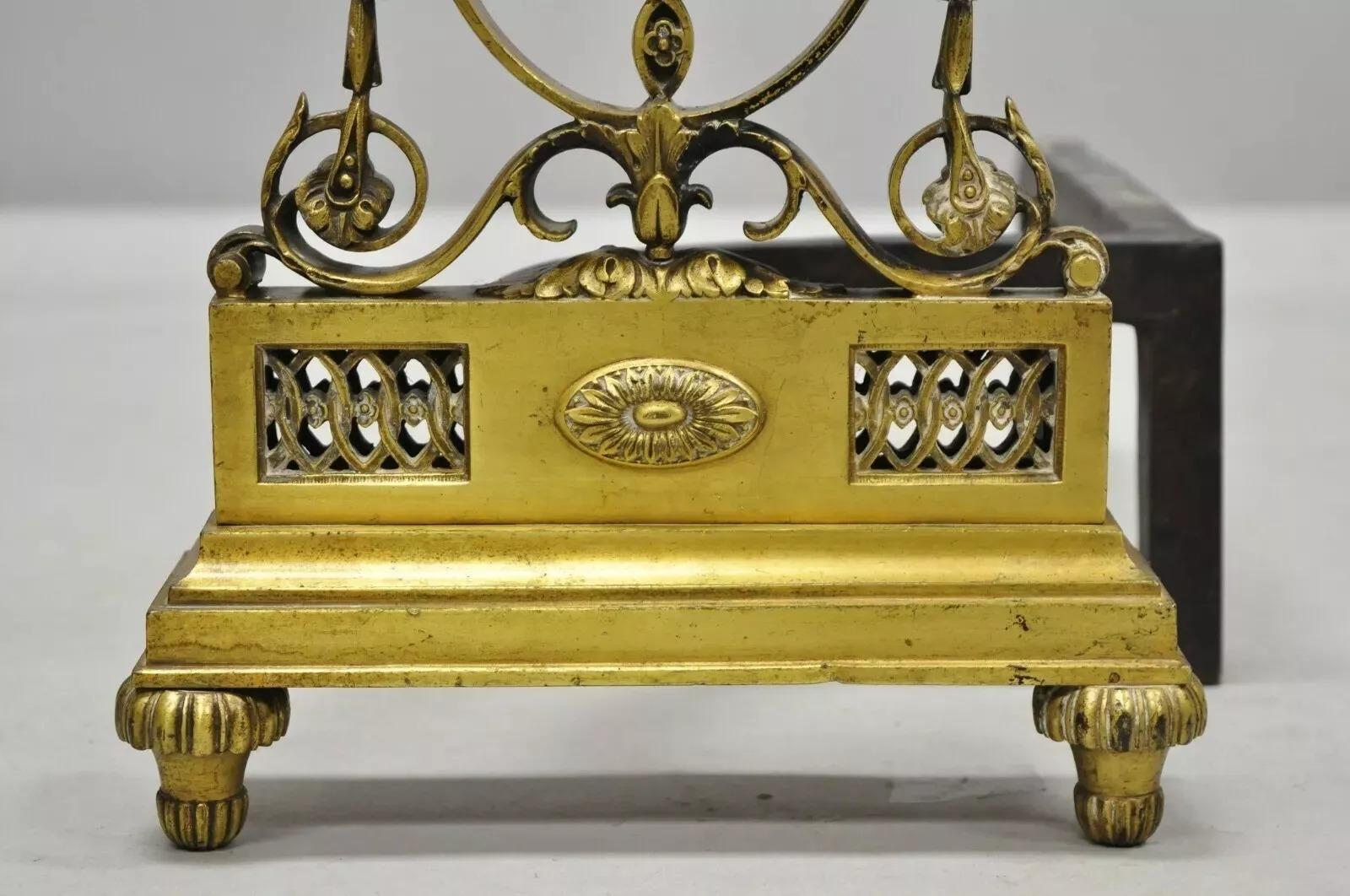 Antike französische Empire-Kamin-Feuerböcke aus Bronze mit Eichel im Louis-XVI.-Stil, Paar (20. Jahrhundert) im Angebot
