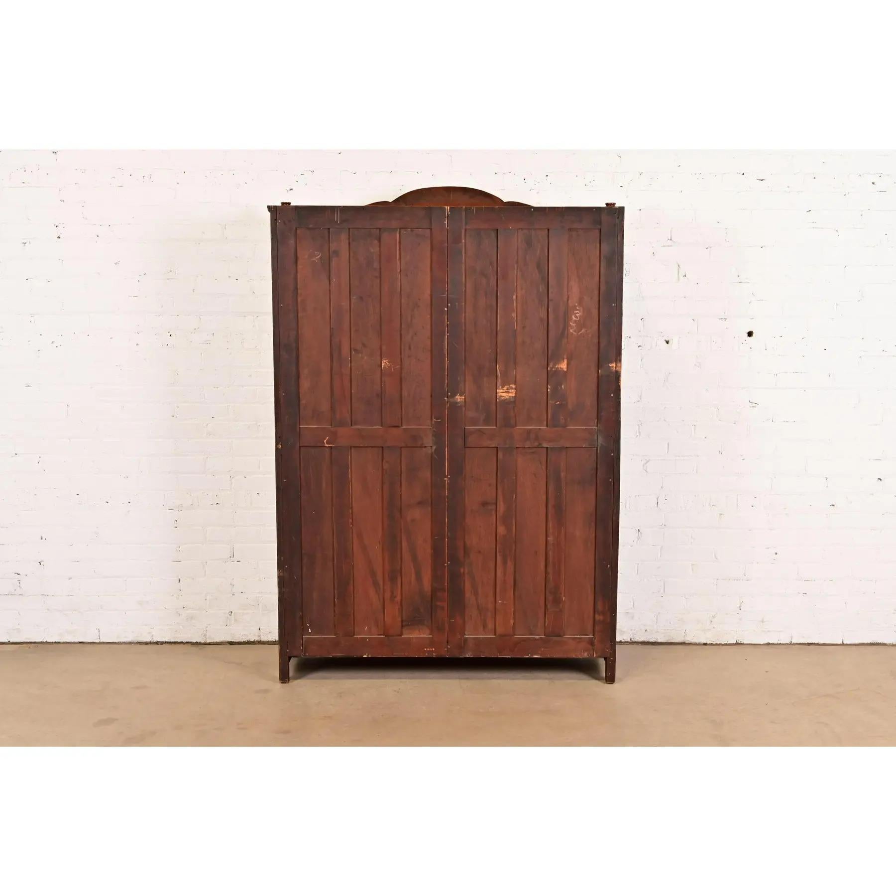 Ancienne bibliothèque Empire française en acajou avec bronze doré monté en vente 7