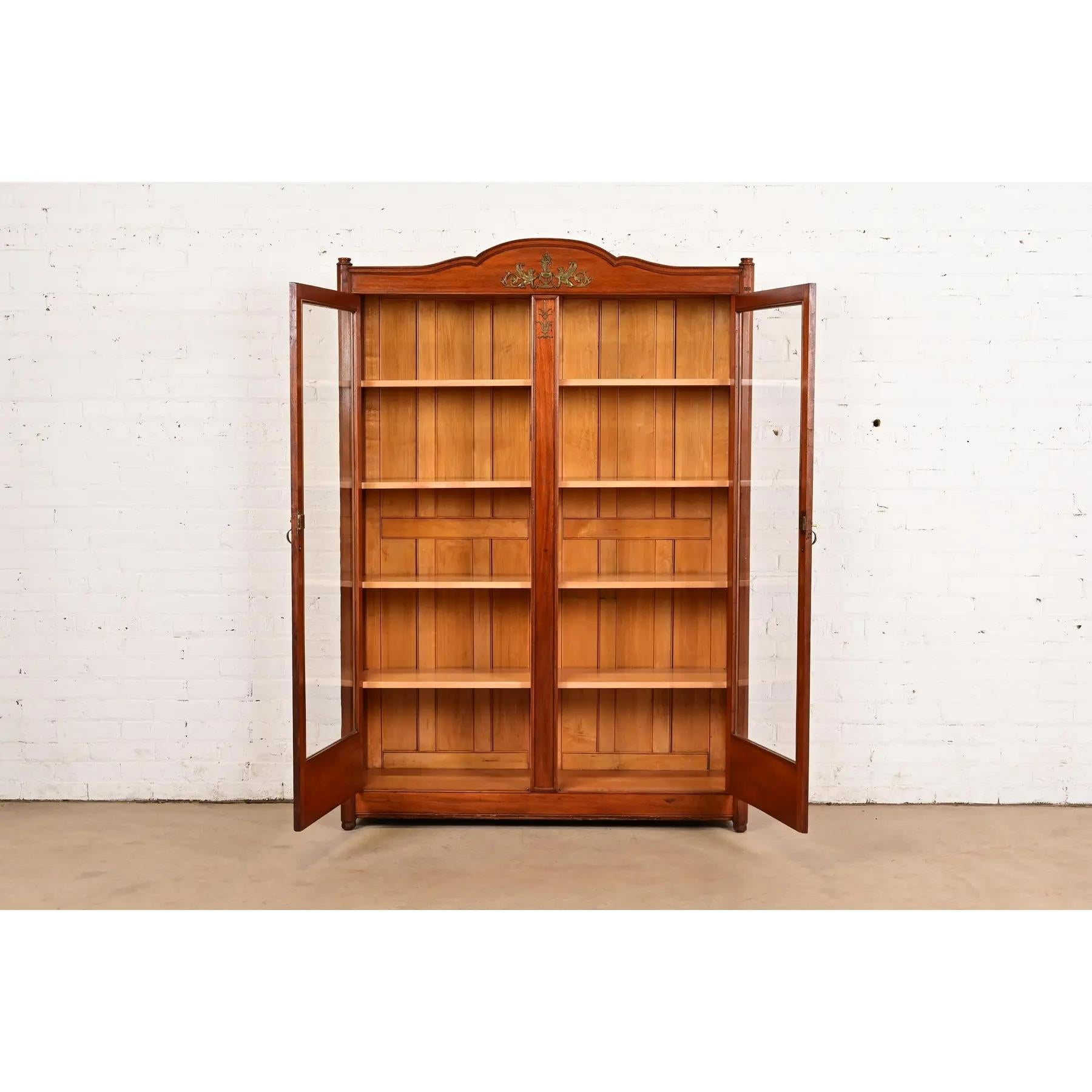 Laiton Ancienne bibliothèque Empire française en acajou avec bronze doré monté en vente