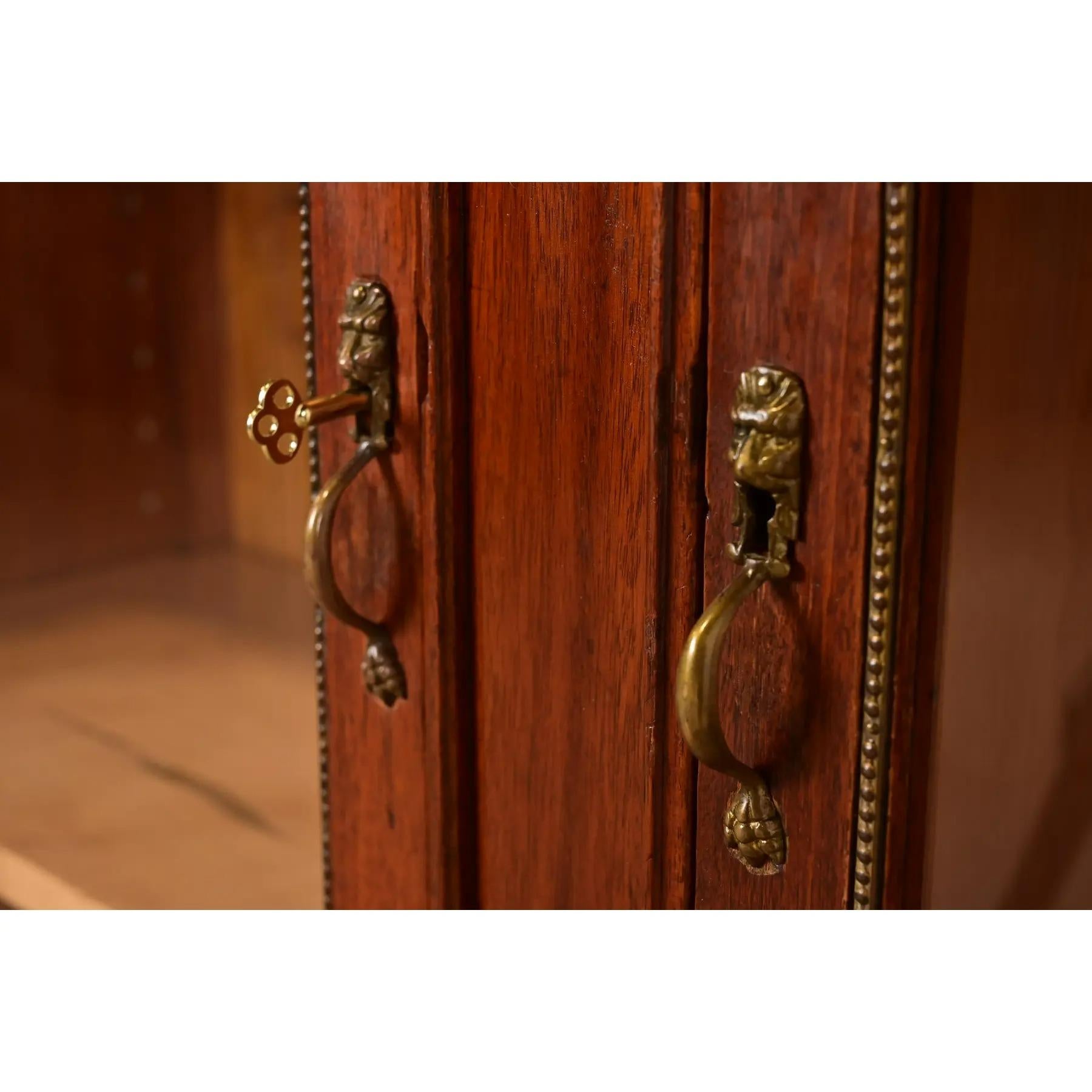 Ancienne bibliothèque Empire française en acajou avec bronze doré monté en vente 3