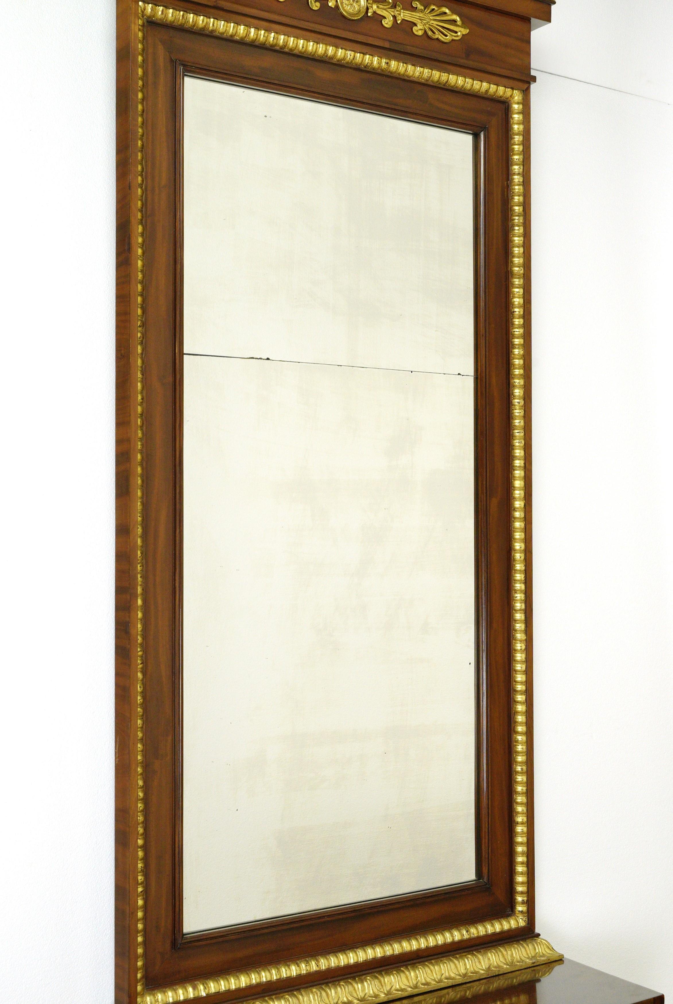 Doré Antique miroir de pilier Empire français en acajou doré en vente
