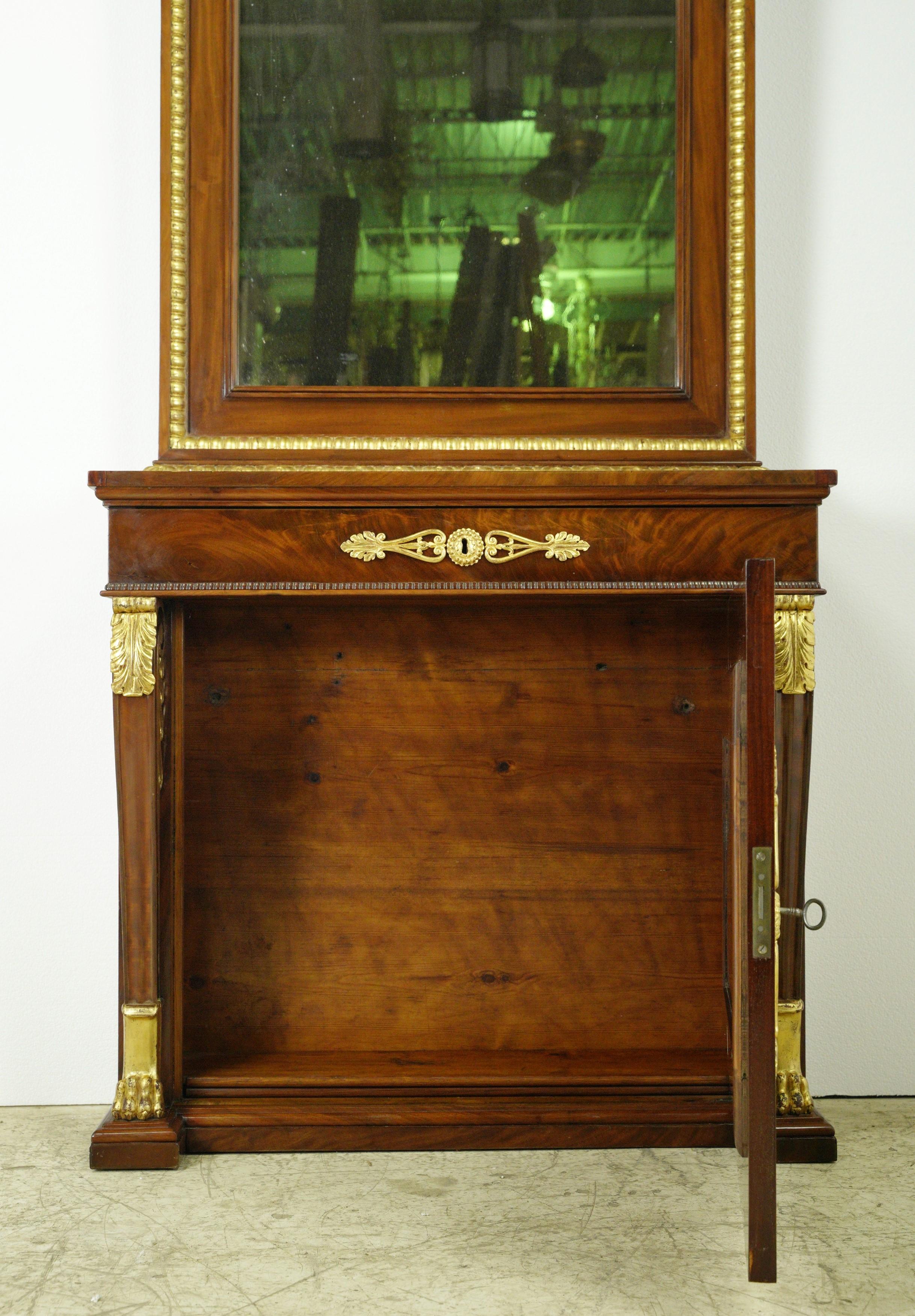 Laiton Antique miroir de pilier Empire français en acajou doré en vente