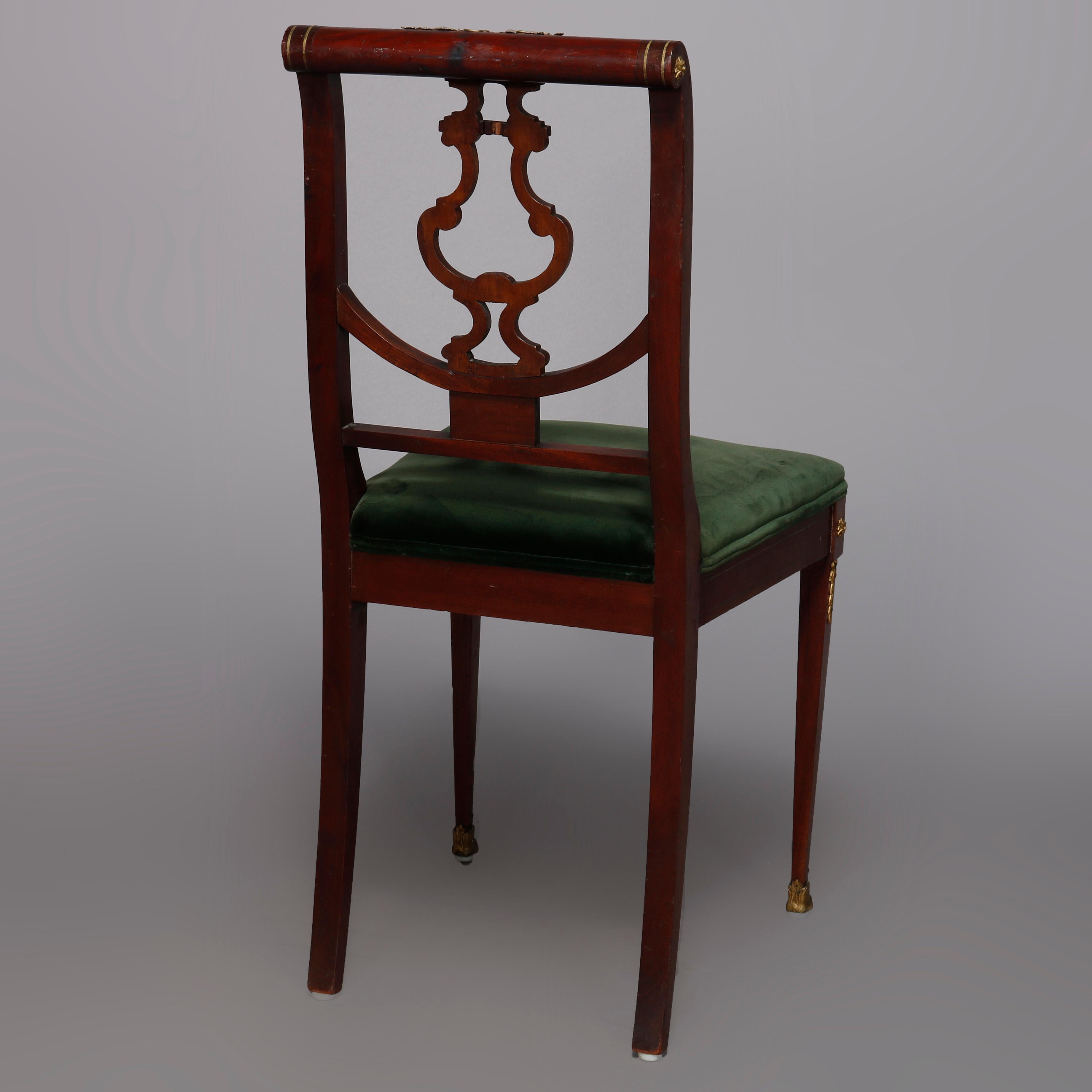 XIXe siècle Ancienne chaise d'appoint en acajou de style Empire français avec montures en bronze doré 19e C en vente