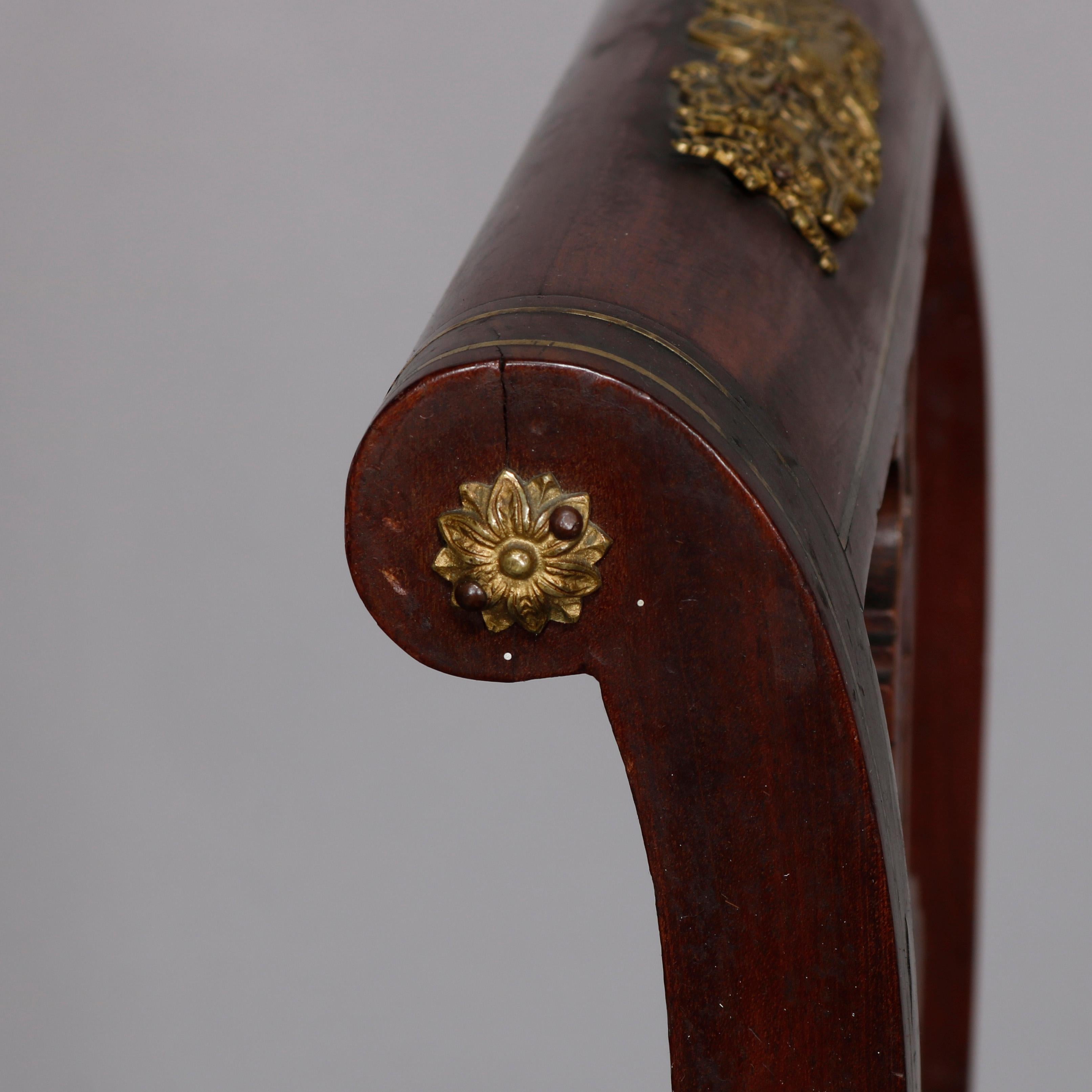 Ancienne chaise d'appoint en acajou de style Empire français avec montures en bronze doré 19e C en vente 1