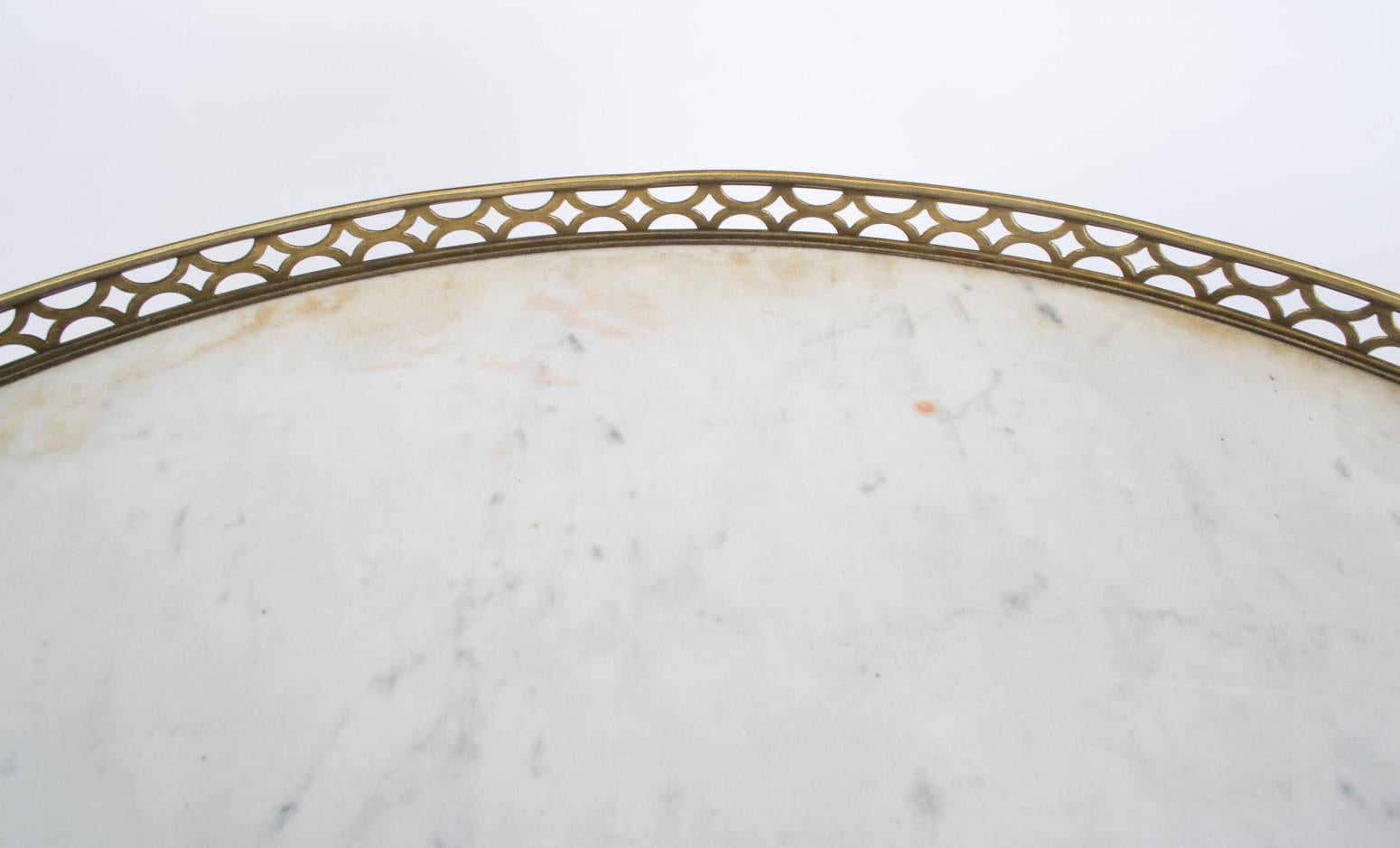Milieu du XIXe siècle Ancienne table d'appoint française de style Empire en marbre et bronze doré, XIXe siècle en vente