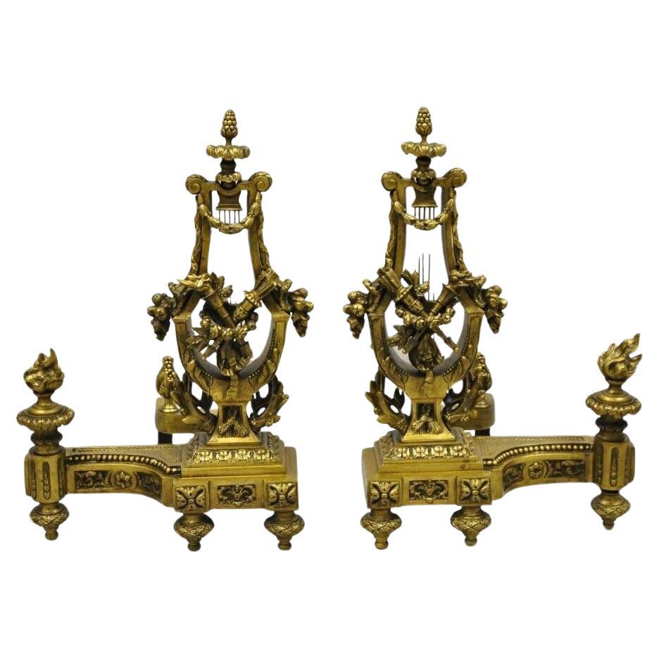 Anciennes chenets de style Empire français néoclassique en bronze figuratif forme de lyre en vente