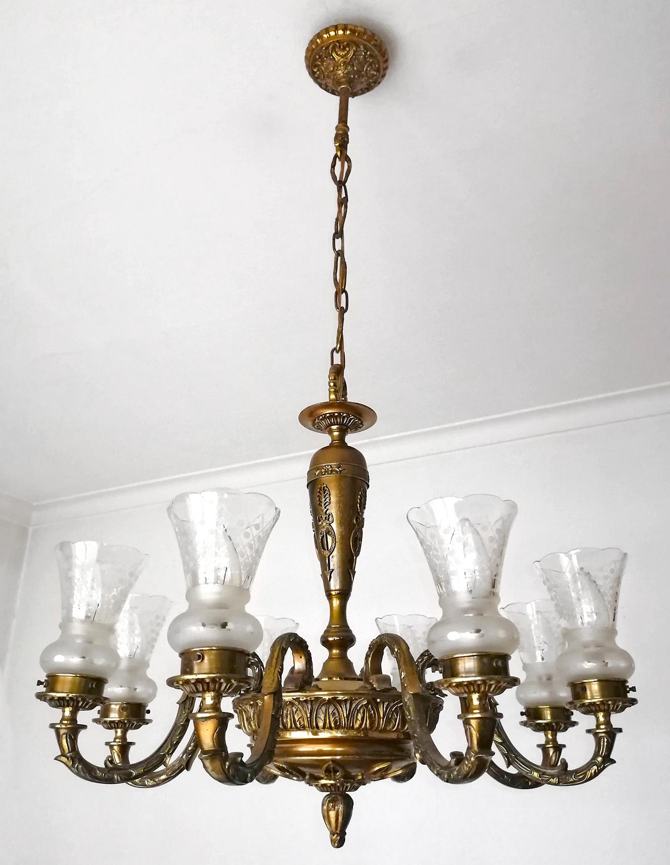 Beautiful neoclassical French Empire etched glass and gilt solid bronze 8-light chandelier,
Dimensions:
Height 39.38 in. (100 cm)
Diameter 19.69 in. (50 cm)
8-light bulbs E 14/good working condition
Assembly required. Bulbs not included.
Age