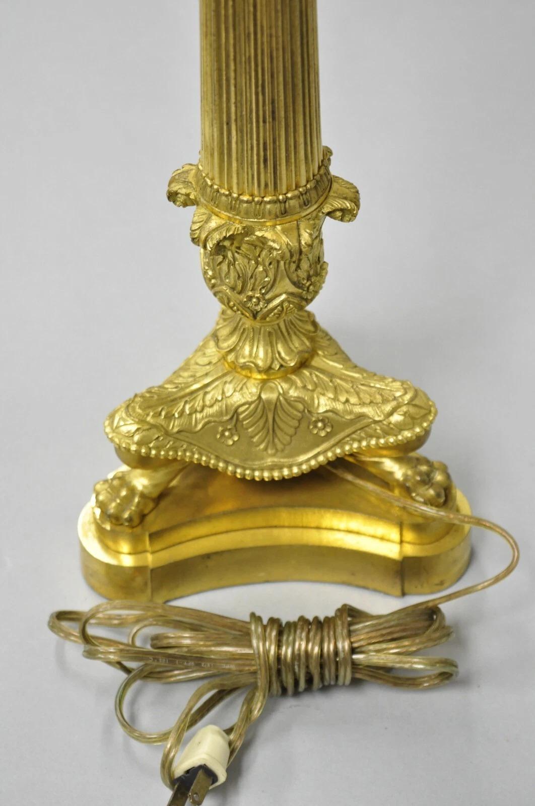Ancienne lampe de bureau à colonne figurative néoclassique Empire français en bronze doré en vente 3