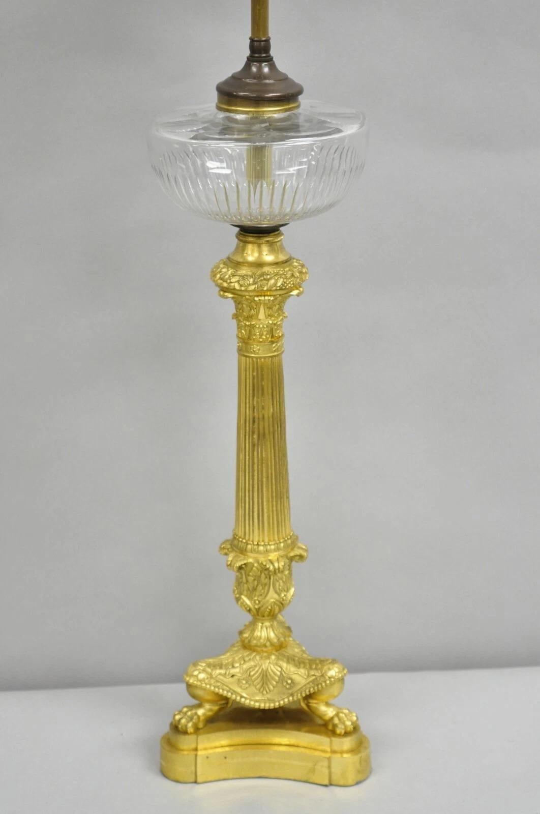 Ancienne lampe de bureau à colonne figurative néoclassique Empire français en bronze doré en vente 4