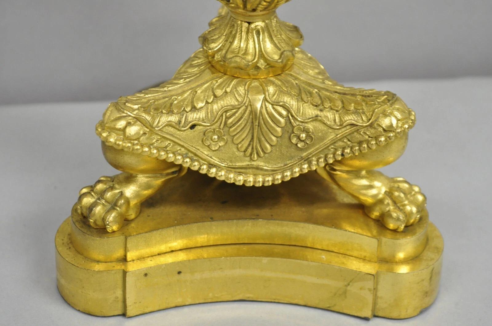 20ième siècle Ancienne lampe de bureau à colonne figurative néoclassique Empire français en bronze doré en vente