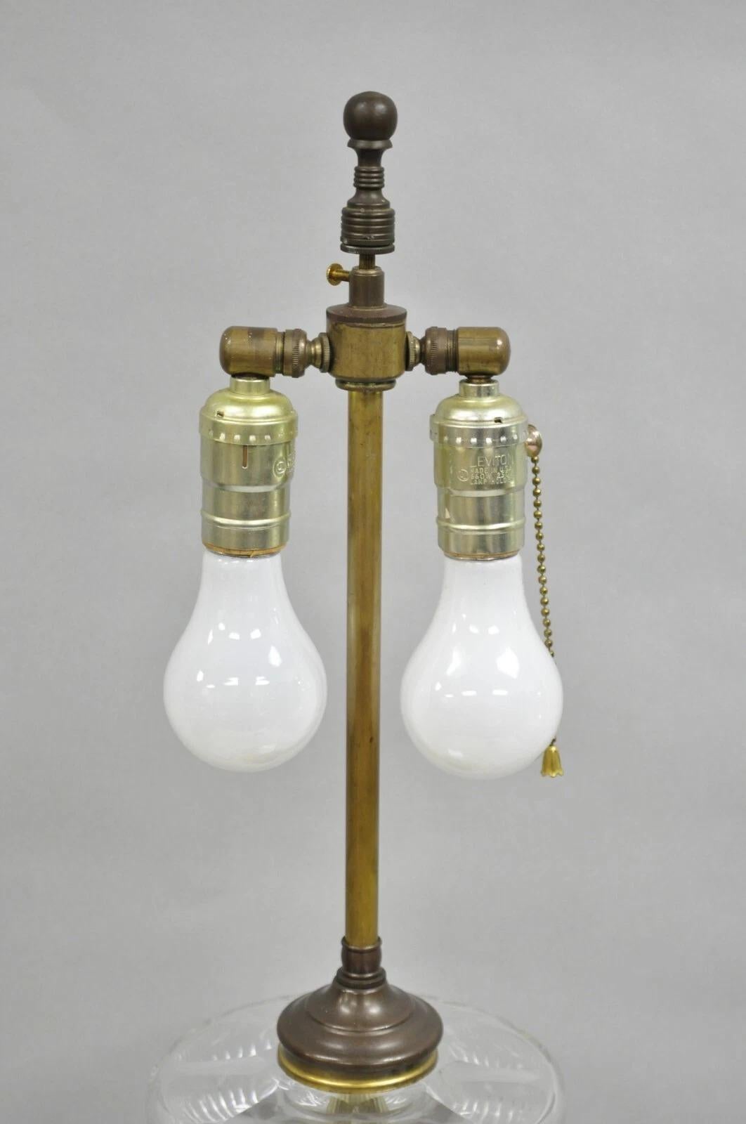 Bronze Ancienne lampe de bureau à colonne figurative néoclassique Empire français en bronze doré en vente