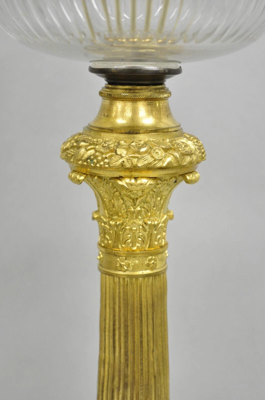 Ancienne lampe de bureau à colonne figurative néoclassique Empire français en bronze doré en vente 2