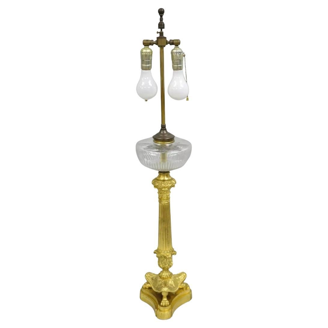 Antique French Empire Neoclassical Lámpara de mesa de columna figurada de bronce dorado