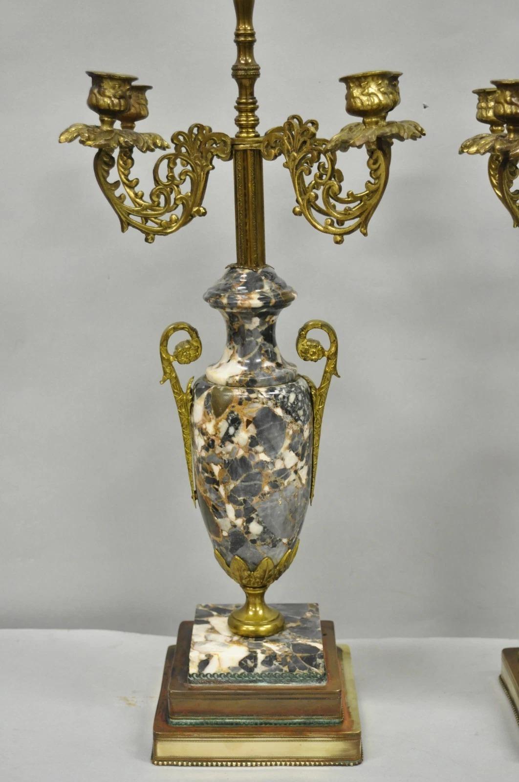 Antique French Empire Neoclassical Urna de mármol Candelabro de latón Lámpara de mesa Pareja en venta 3