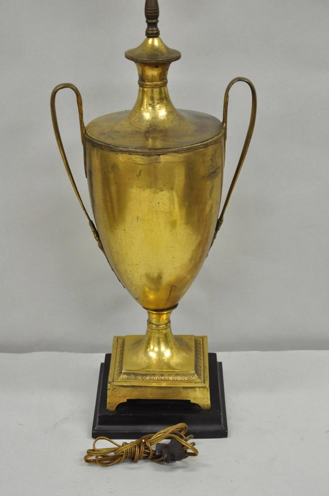 Antique Lampe de table à Urne Samovar en laiton patiné Empire Français Néoclassique en vente 4