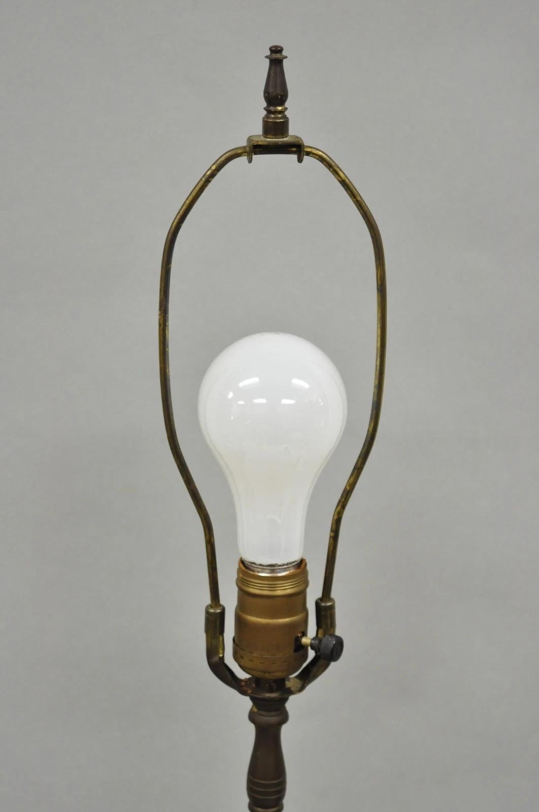Antique Lampe de table à Urne Samovar en laiton patiné Empire Français Néoclassique en vente 5