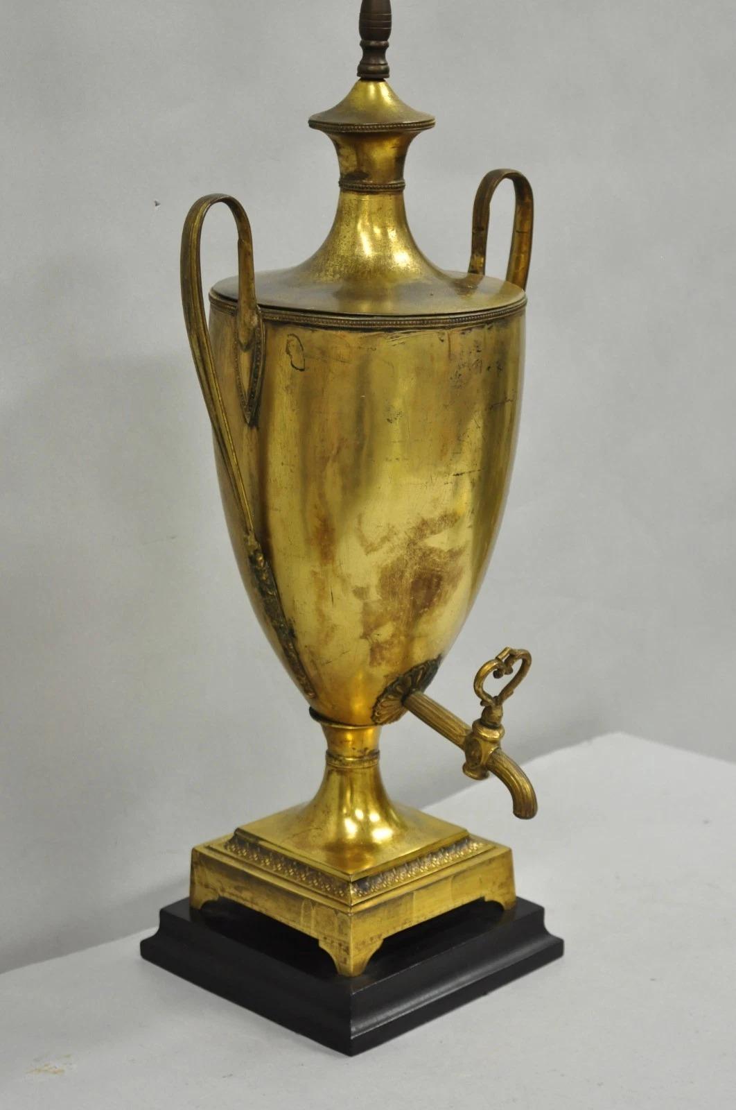 Antique Lampe de table à Urne Samovar en laiton patiné Empire Français Néoclassique en vente 6