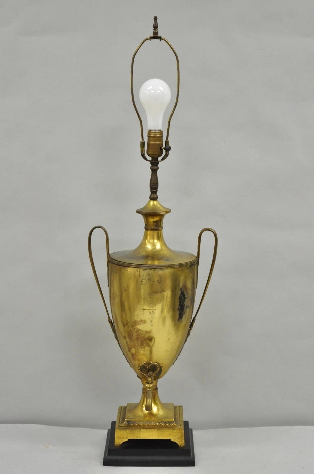 Antique Lampe de table à Urne Samovar en laiton patiné Empire Français Néoclassique en vente 8
