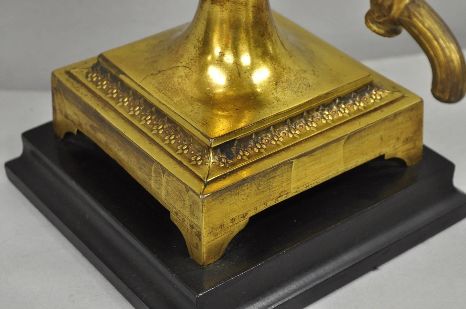 Antique Lampe de table à Urne Samovar en laiton patiné Empire Français Néoclassique en vente 3