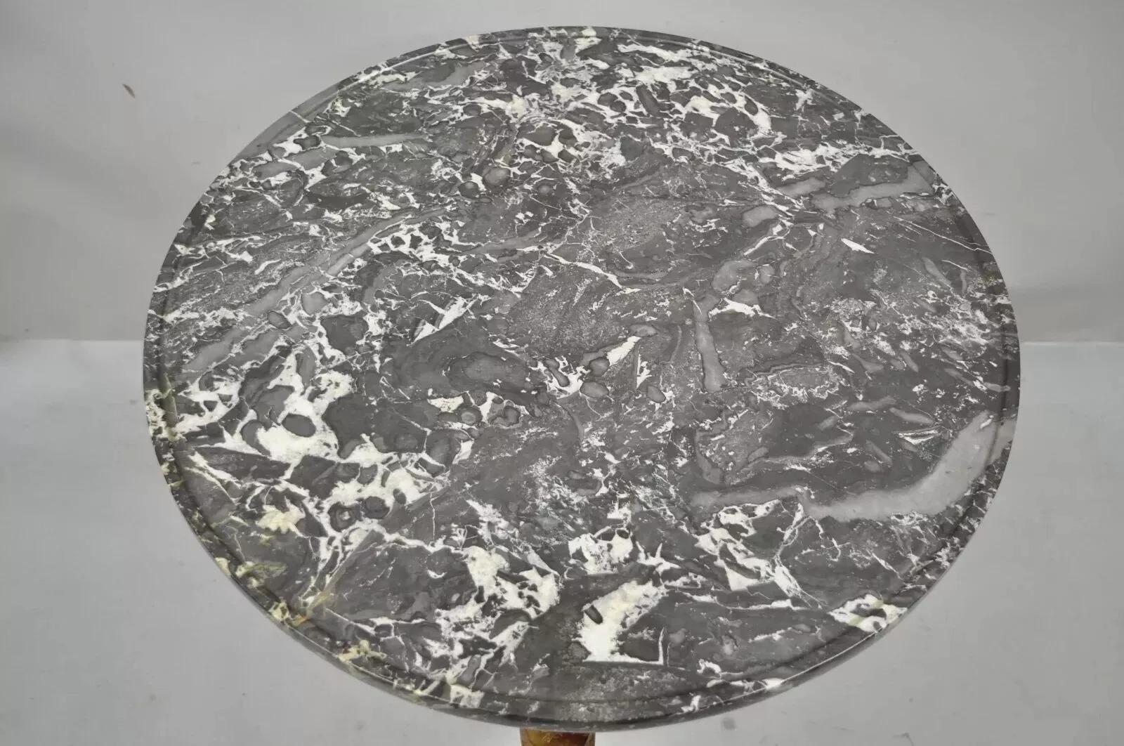 Inconnu Ancienne table centrale néoclassique de style Empire français à plateau rond en marbre sculpté d'aigle en vente