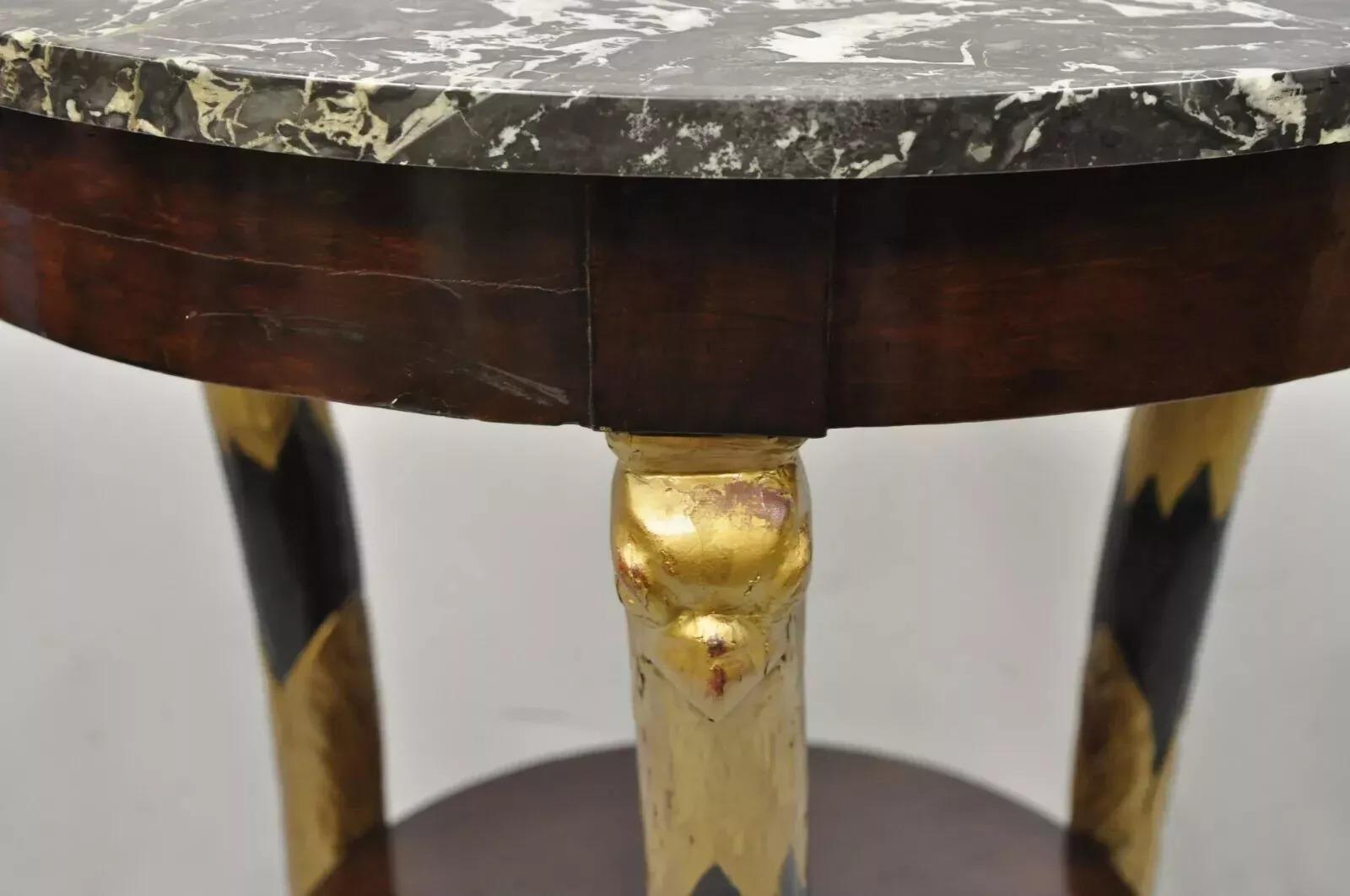 XIXe siècle Ancienne table centrale néoclassique de style Empire français à plateau rond en marbre sculpté d'aigle en vente