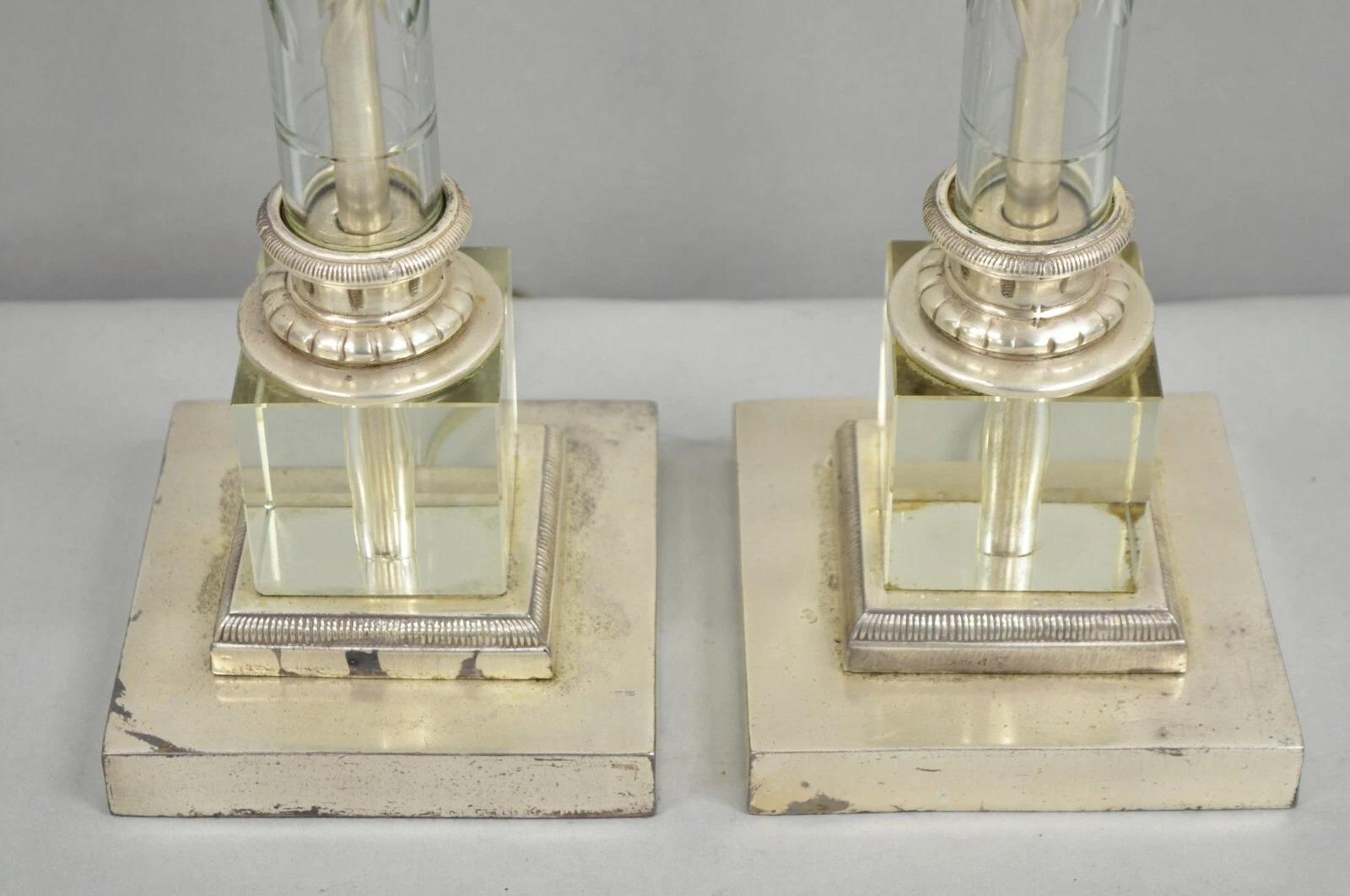 Antiguas Lámparas de Mesa de Columna Corintia Imperio Francés de Níquel y Plata - un Par siglo XX en venta