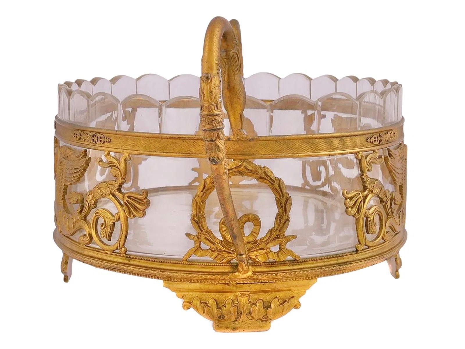 Stile impero Antique French Empire, ciotola da giardino con centrotavola in bronzo e vetro tagliato in vendita