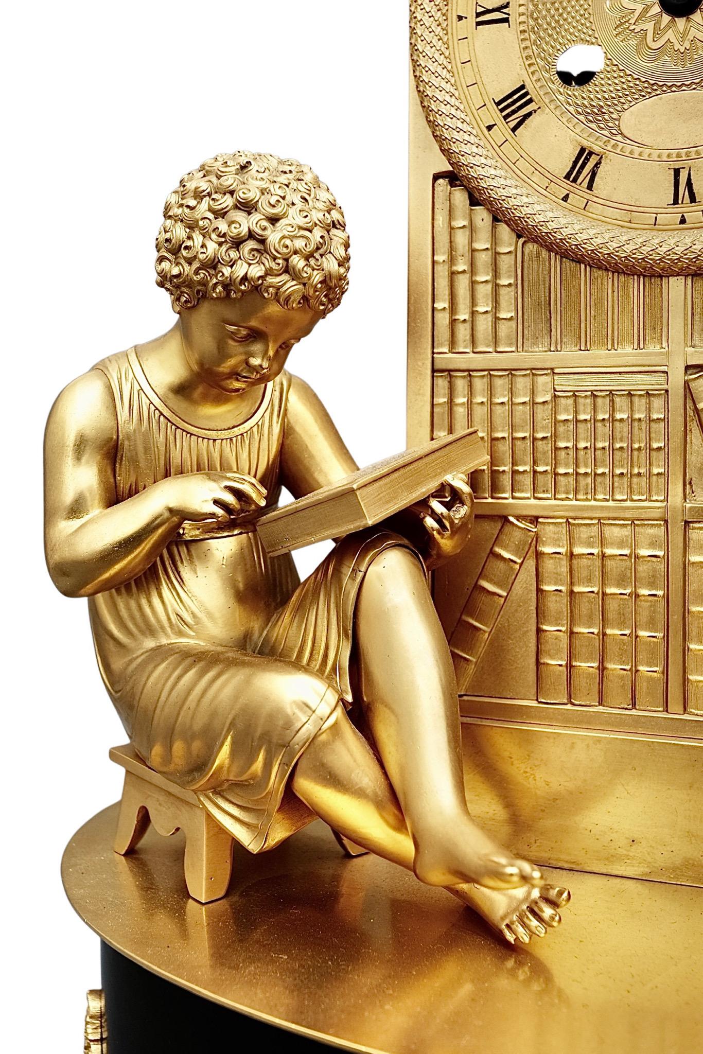 Ancienne horloge de bibliothèque Empire française en bronze doré Bon état - En vente à London, GB