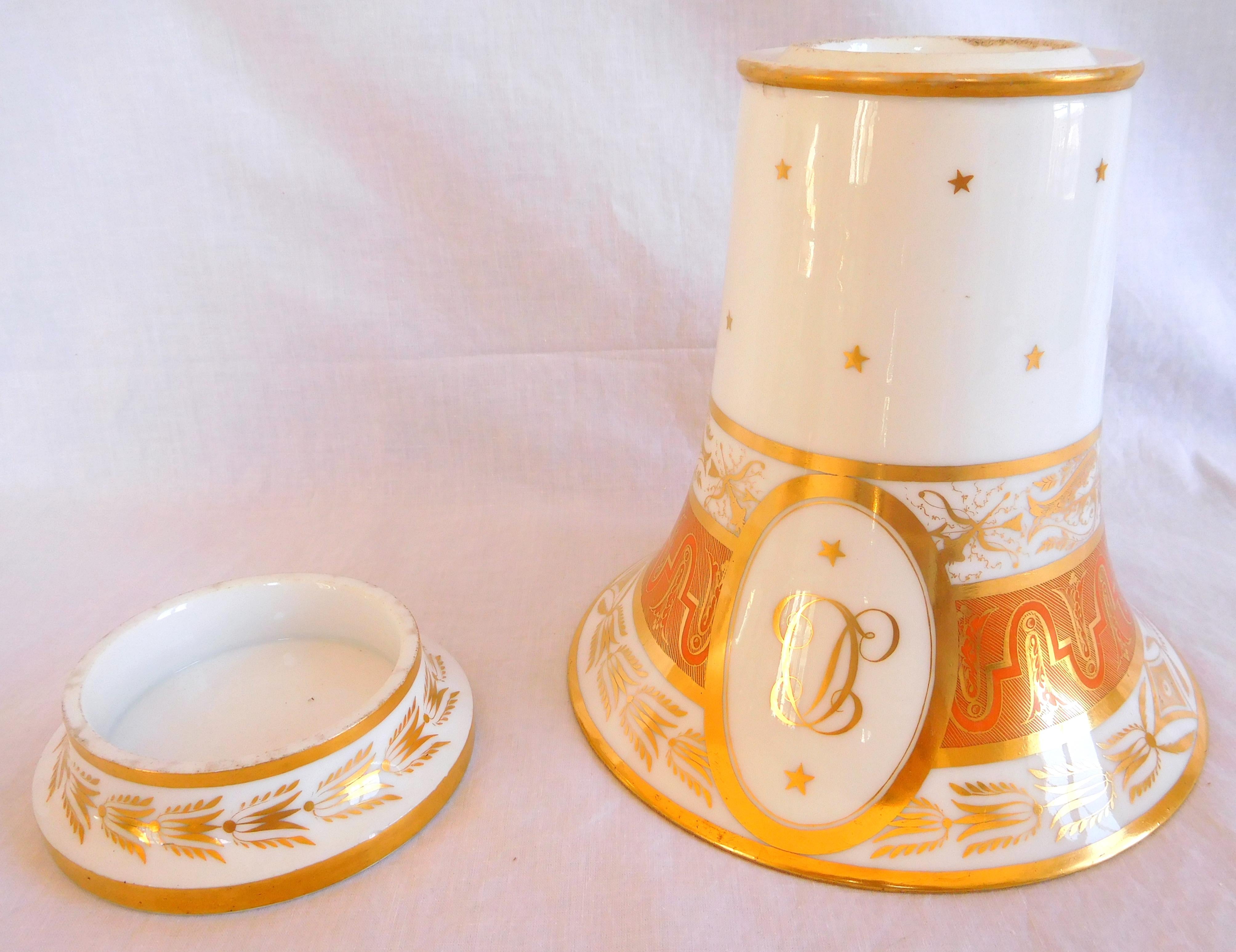 Vase ancien en porcelaine de Paris, Empire Antiques, début du 19ème siècle circa 1810 Bon état - En vente à GRENOBLE, FR