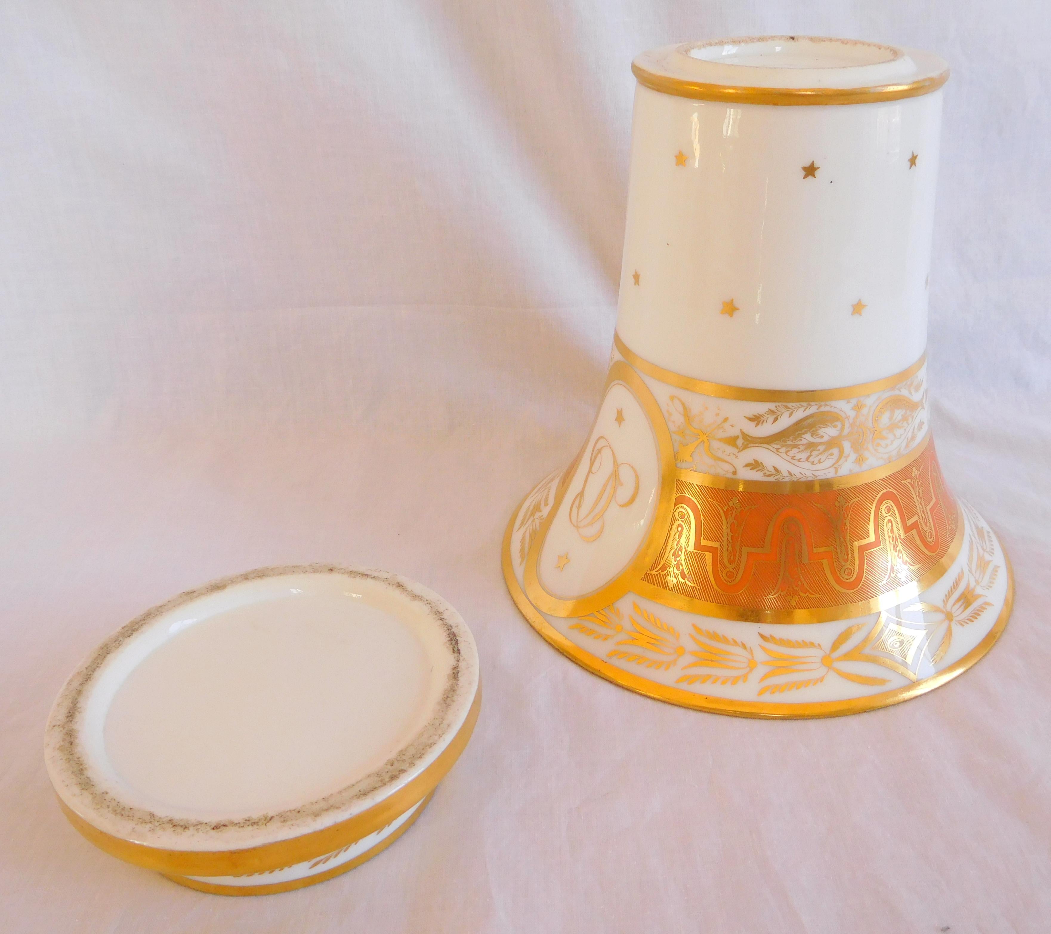 Vase Empire en porcelaine de Paris, début du 19ème siècle circa 1810 en vente 2