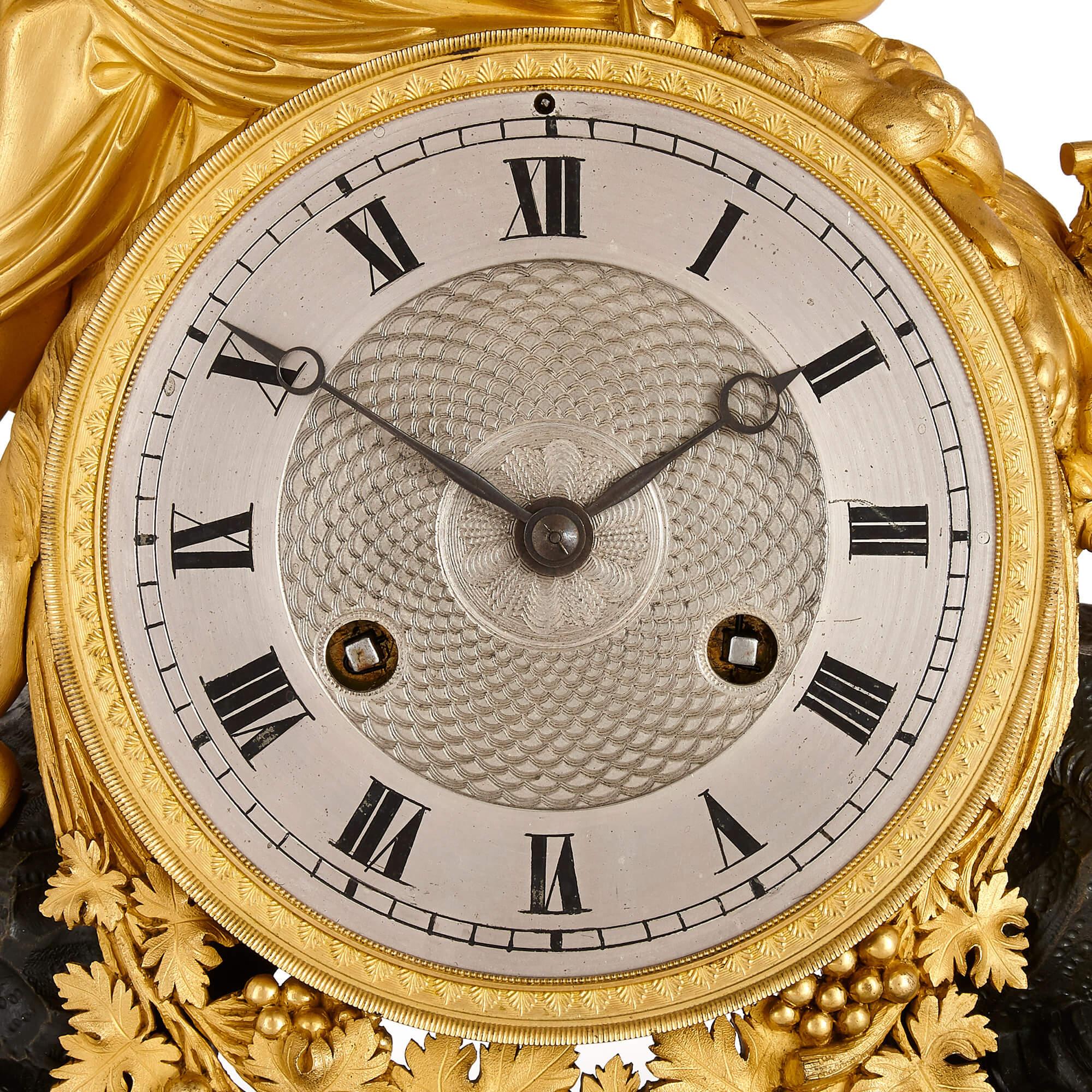 Antique French Empire Reloj de chimenea de bronce dorado y patinado Imperio en venta