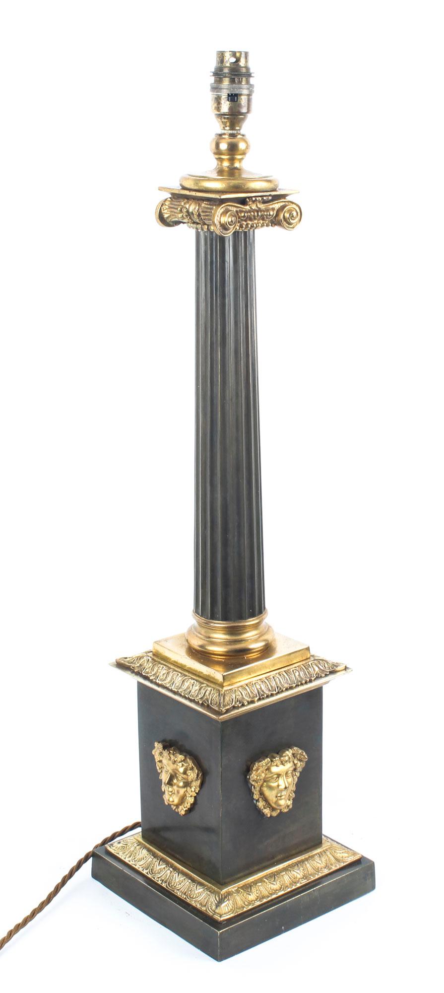 Antike französische Empire-Tischlampe mit korinthischer Säule:: 19 8