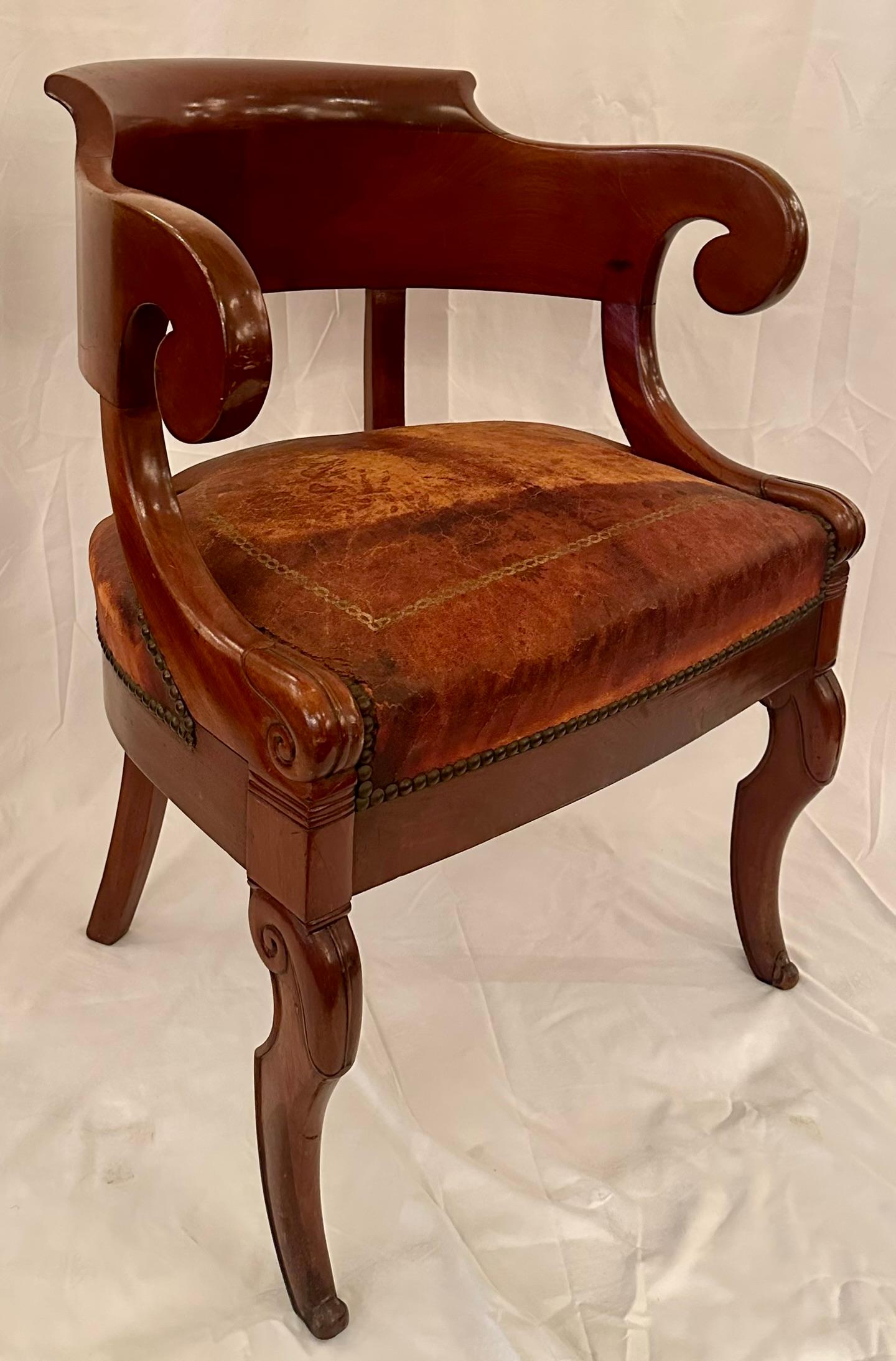 Antiker französischer Empire-Schreibtischstuhl aus Mahagoni, CIRCA 1810-1820. im Zustand „Gut“ im Angebot in New Orleans, LA